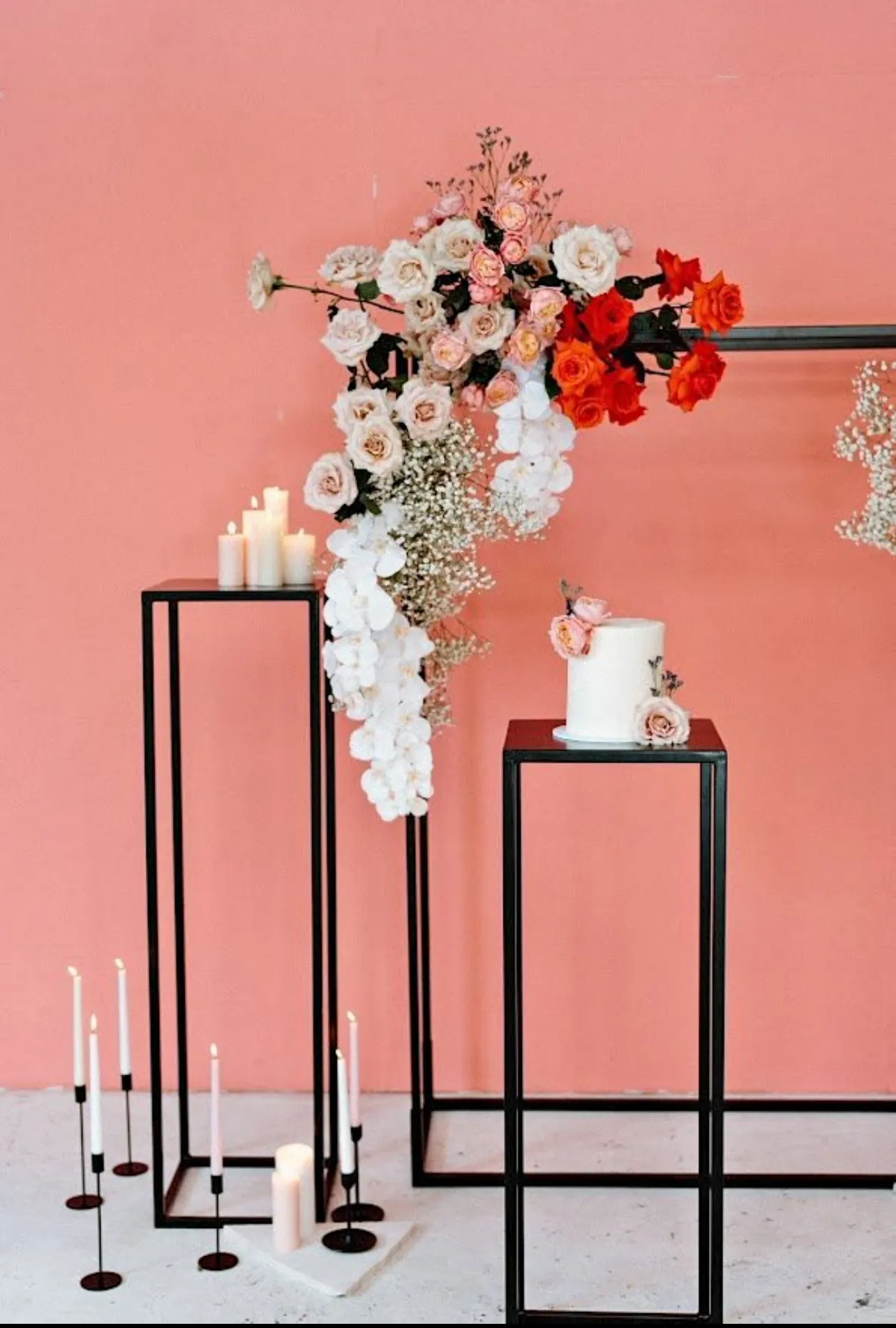 Black metal flower/centerpiece stand plinth set