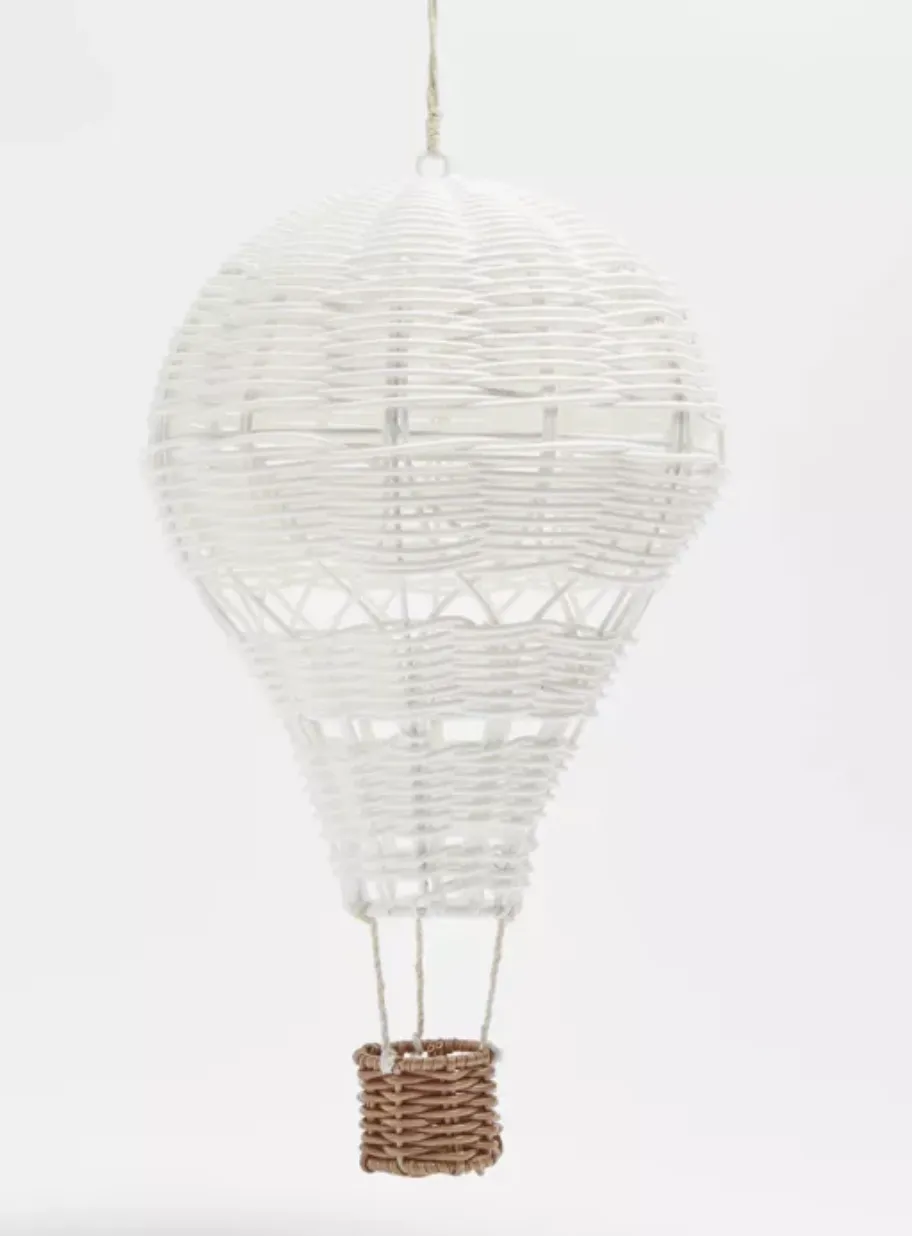 Air hot ballons white woven decorations
