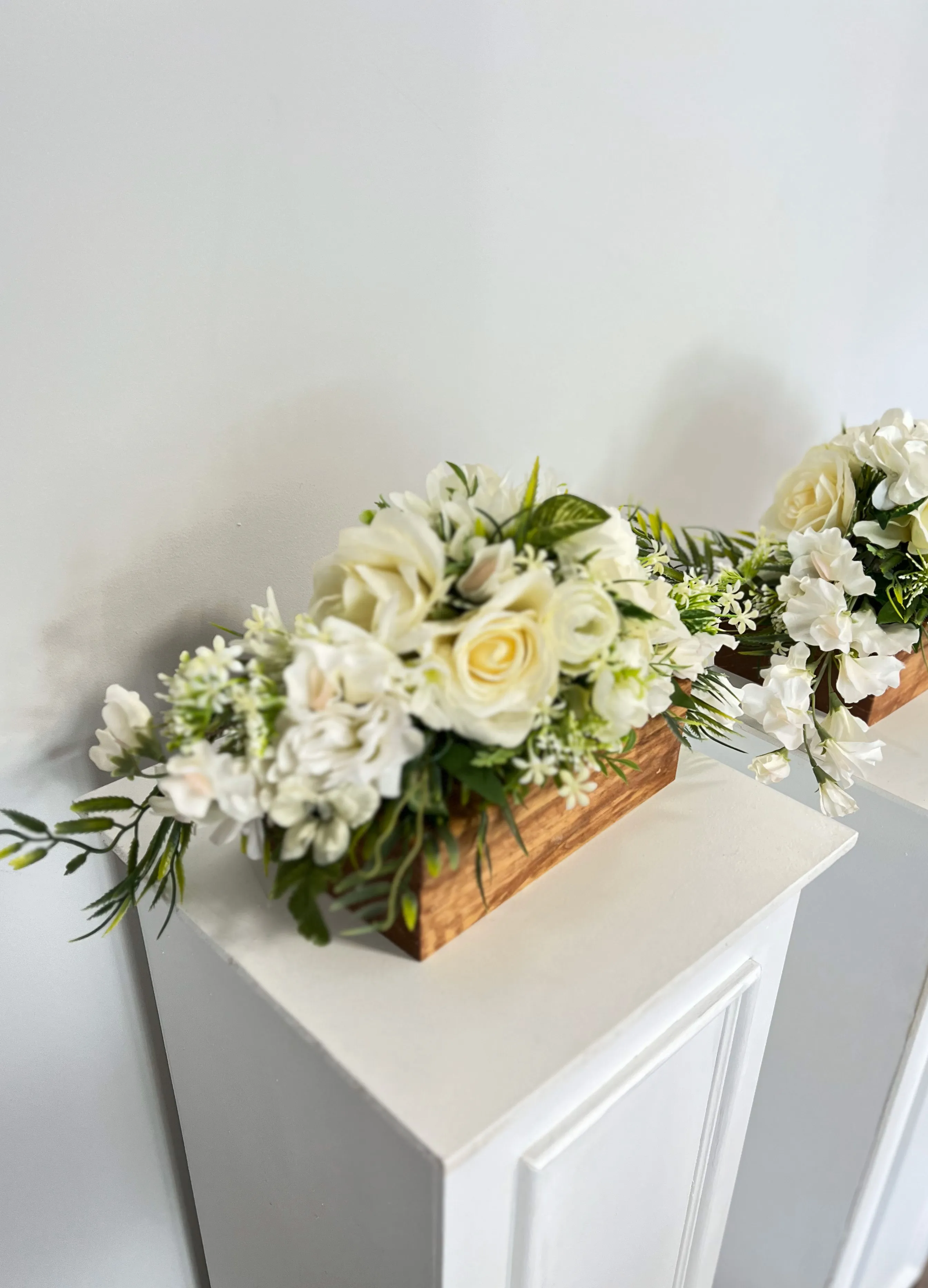 Flower wooden base centerpiece composition
