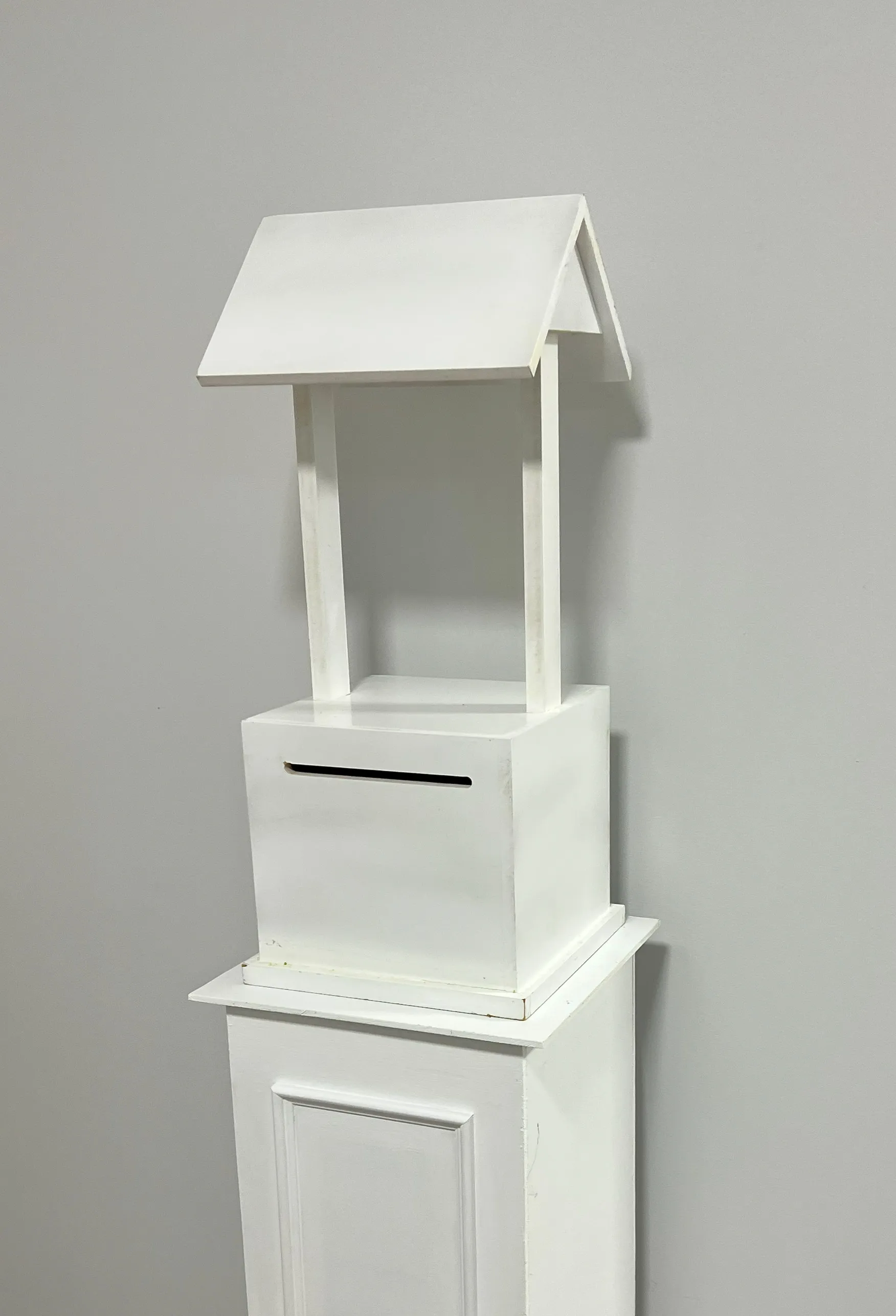 Wishing well classic well with LED lights