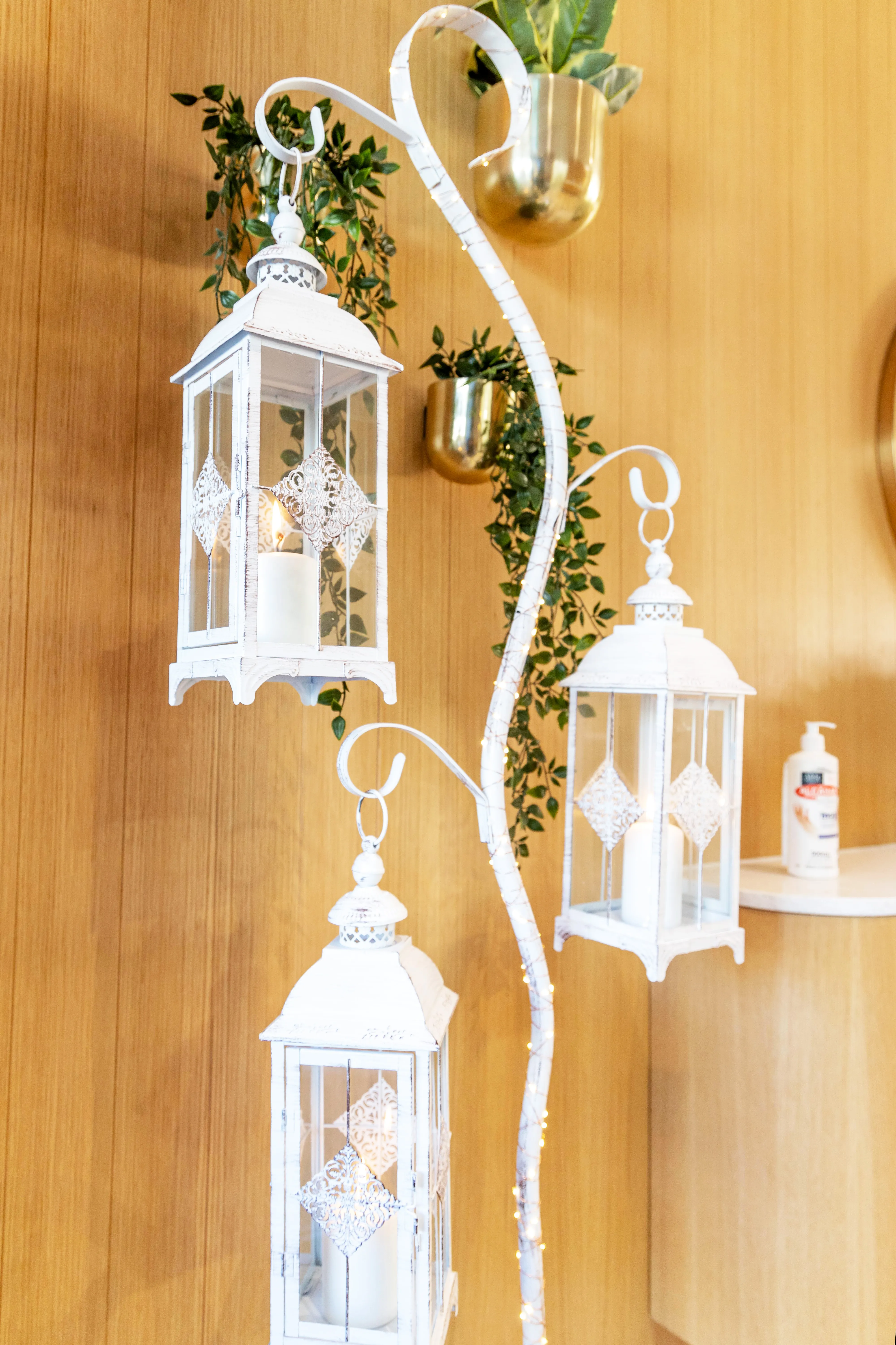 Lantern stand tree with 3 lanterns and LED lights