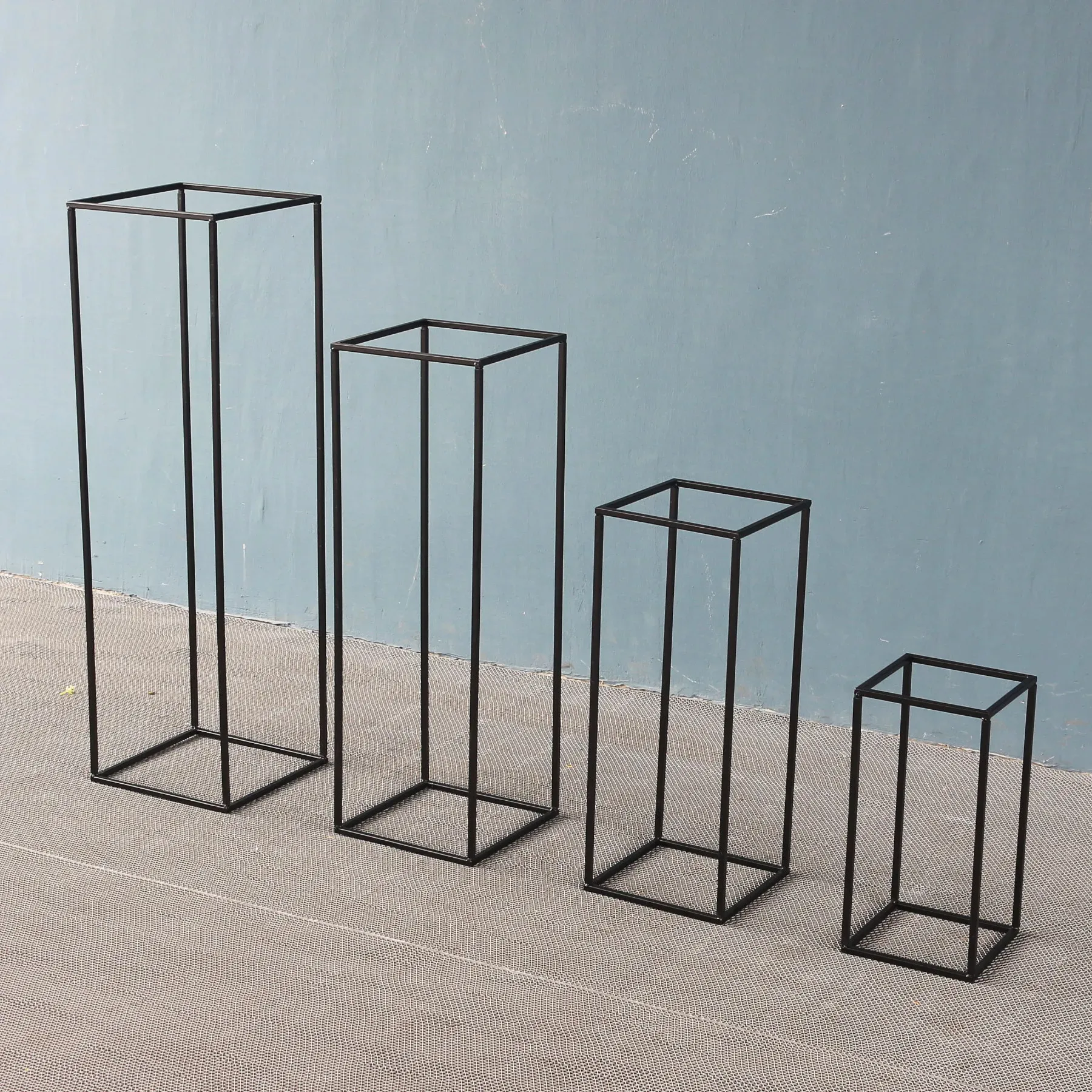 Black metal flower/centerpiece stand plinth 70 cm