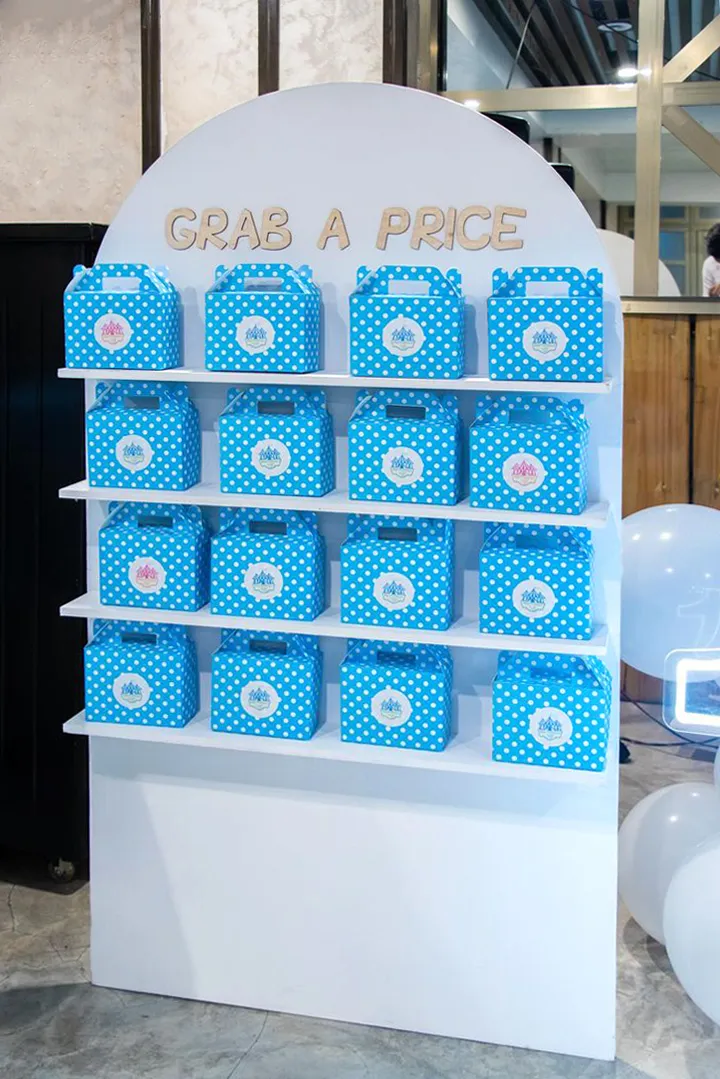 Gift Holder Shelf Stand
