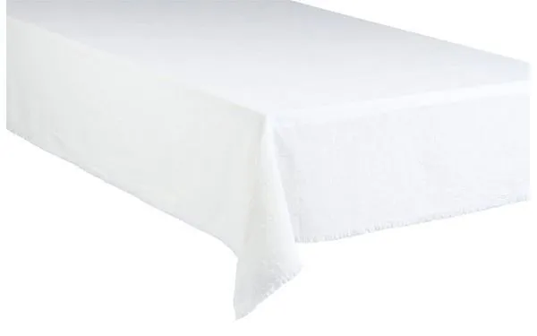 Valkoinen pöytäliina, erikokoisia