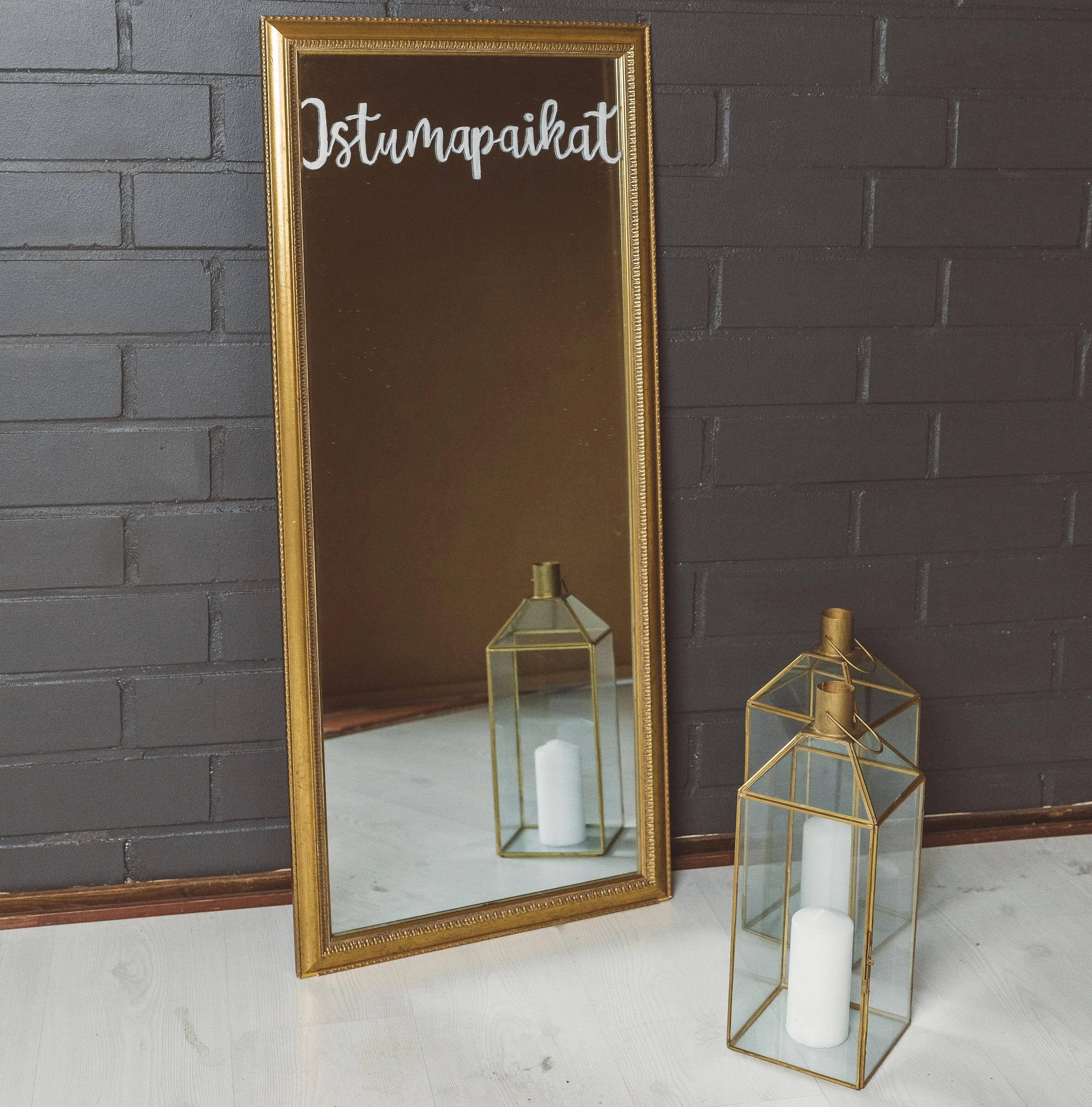 Istumapaikkataulu 48x108cm, kultainen peili
