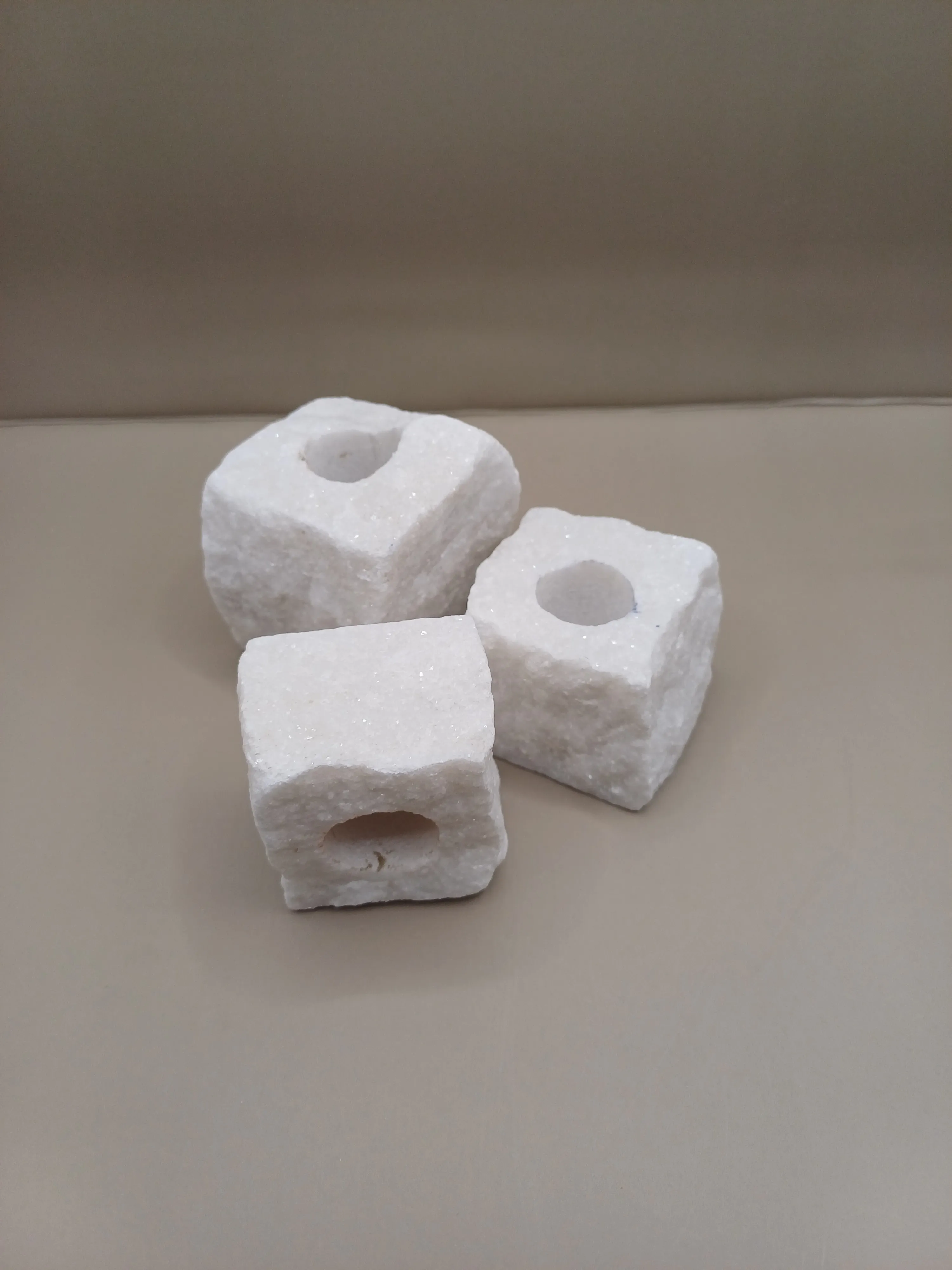 Kivinen kynttilänjalka