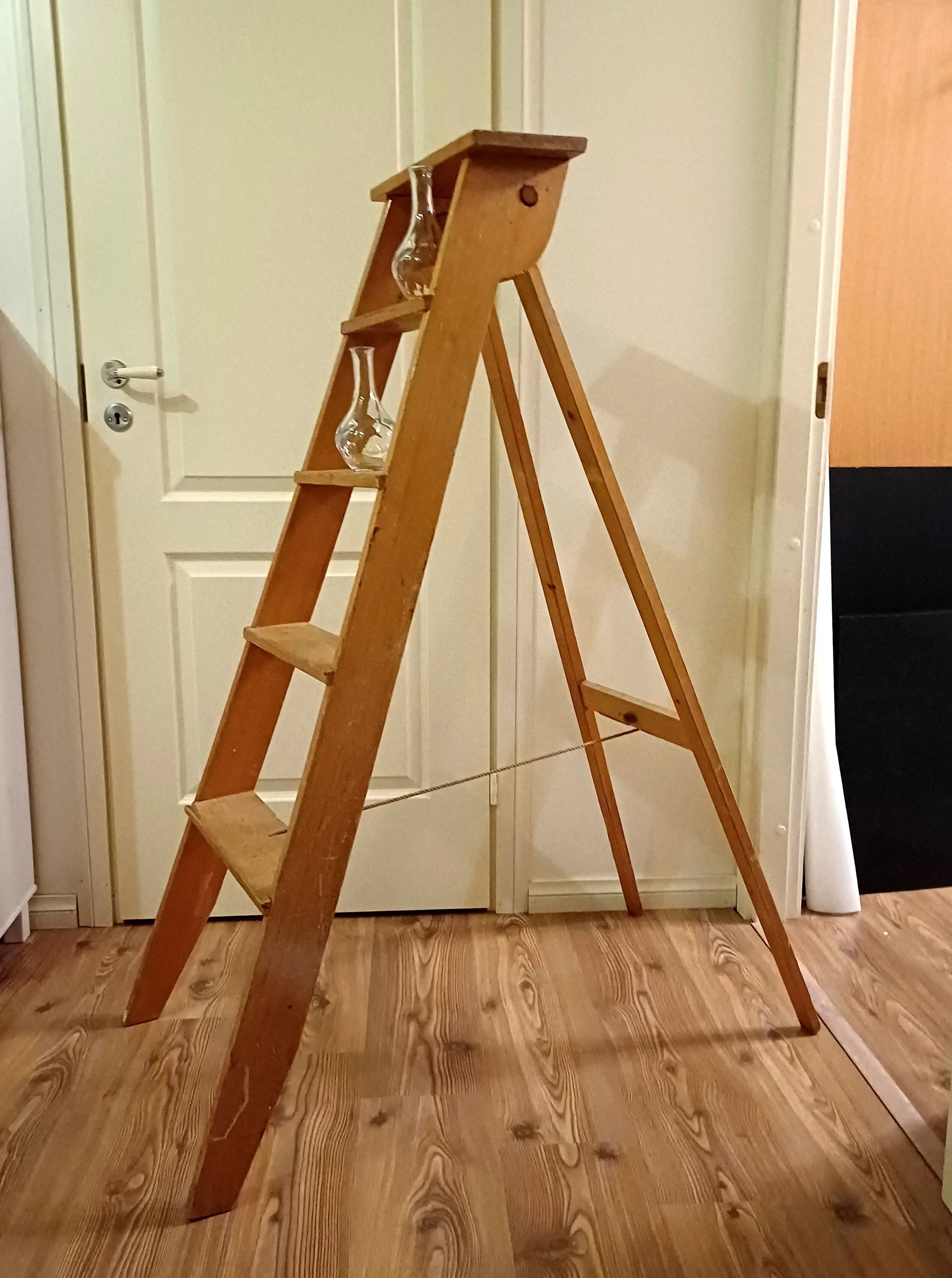 Vanhanajan koulutikkaat