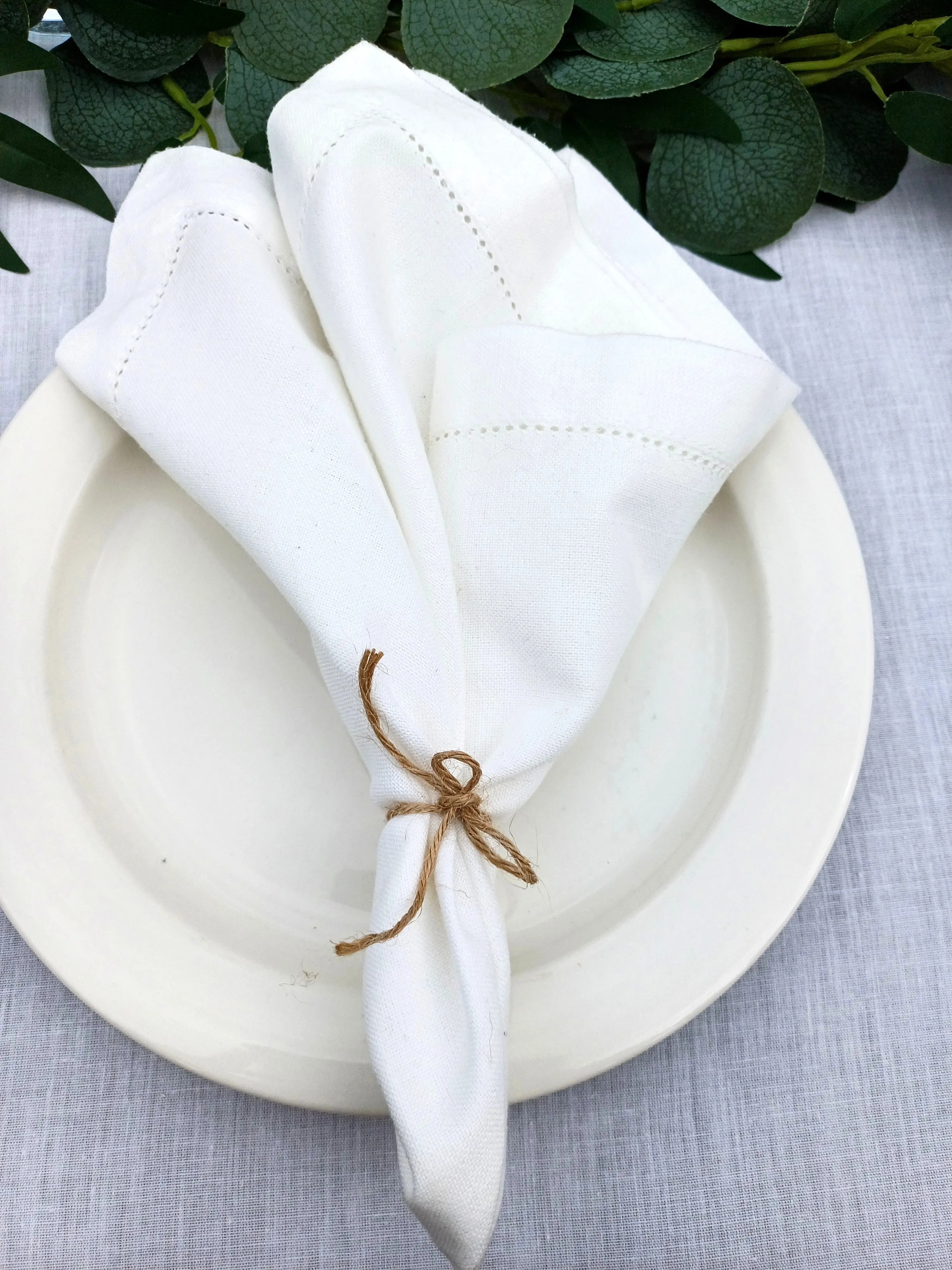 Lautasliina, valkoinen