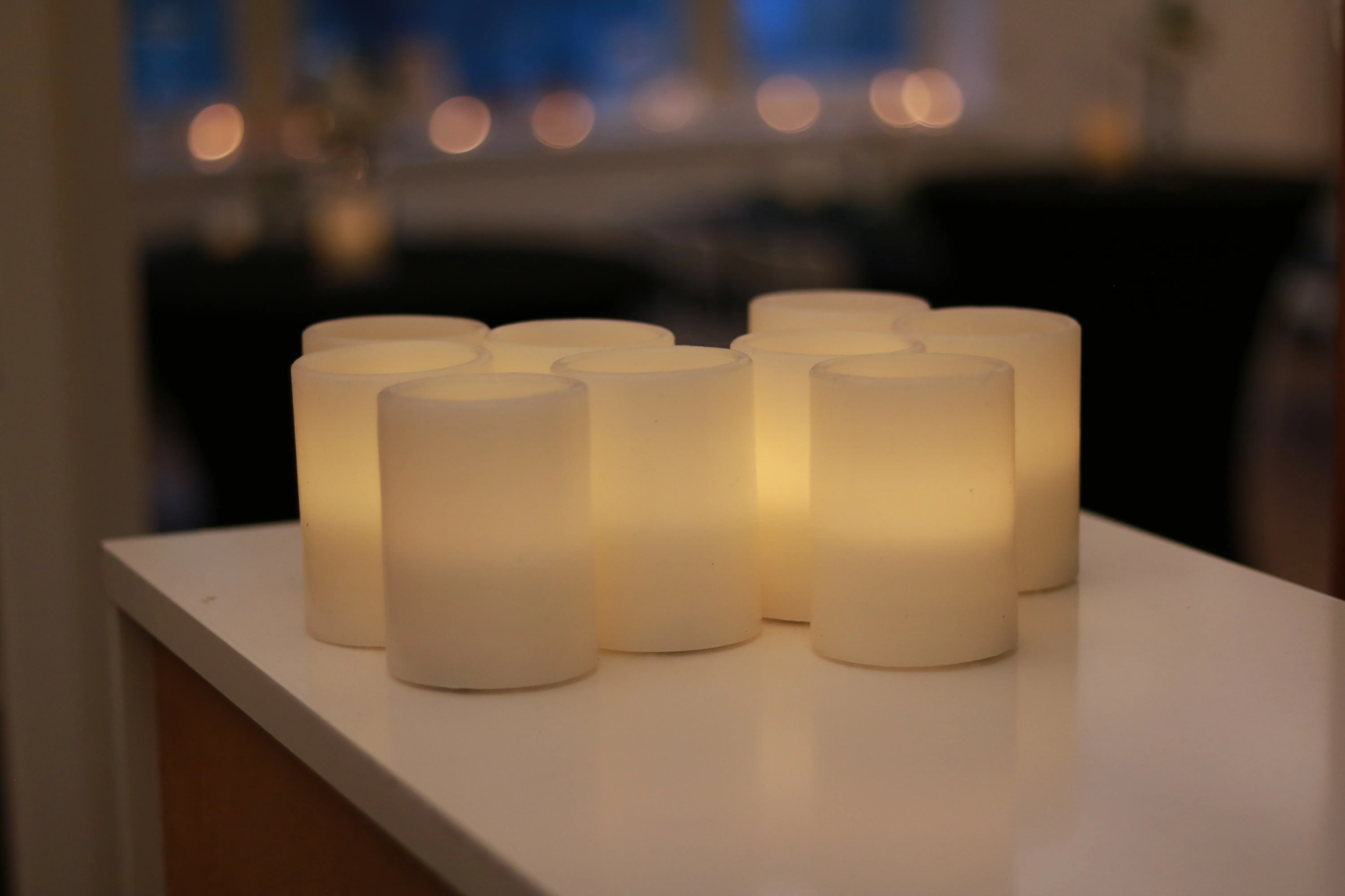 Erikokoiset LED-pöytäkynttilät