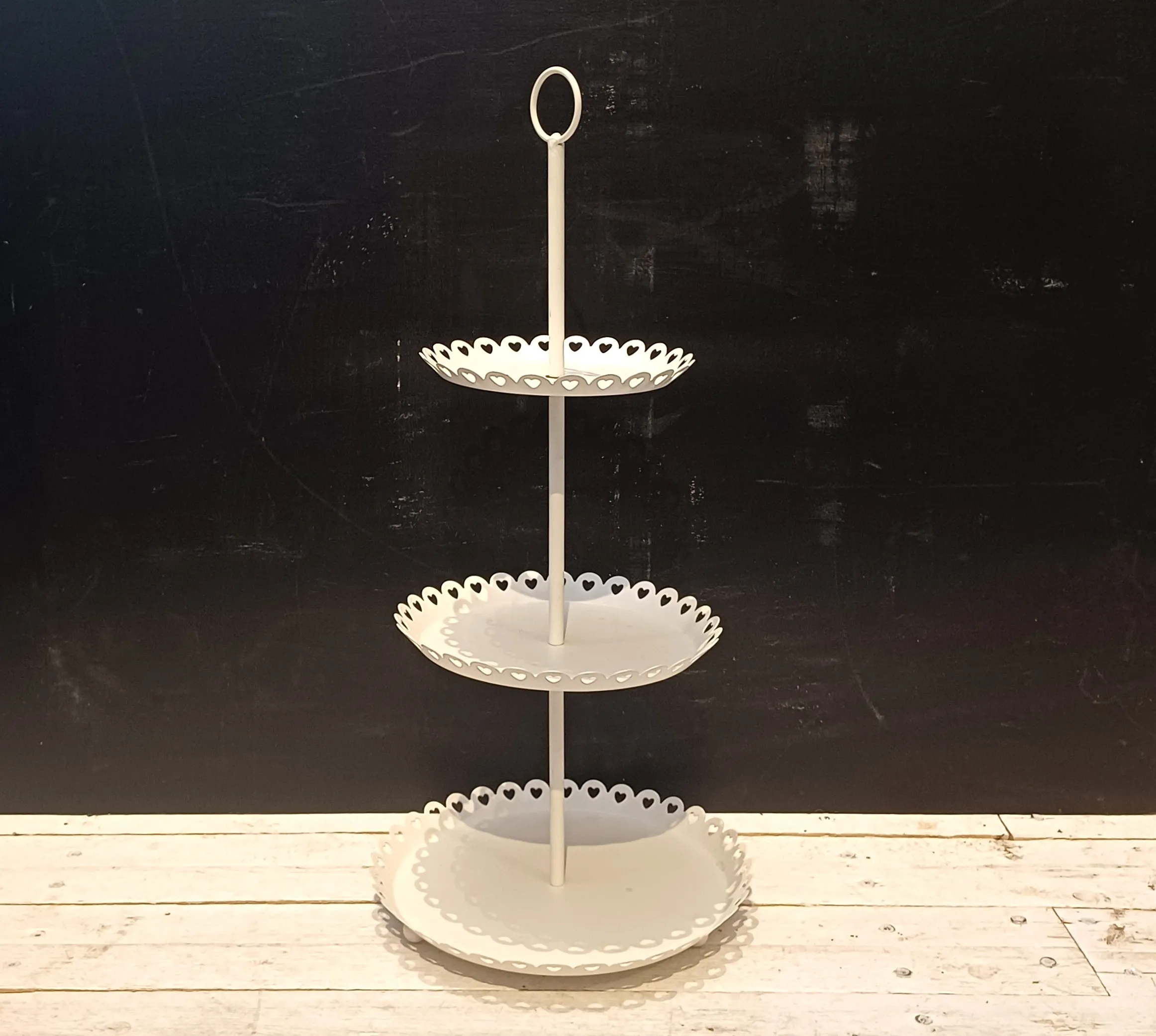 Kerrostarjottimet, valkoinen