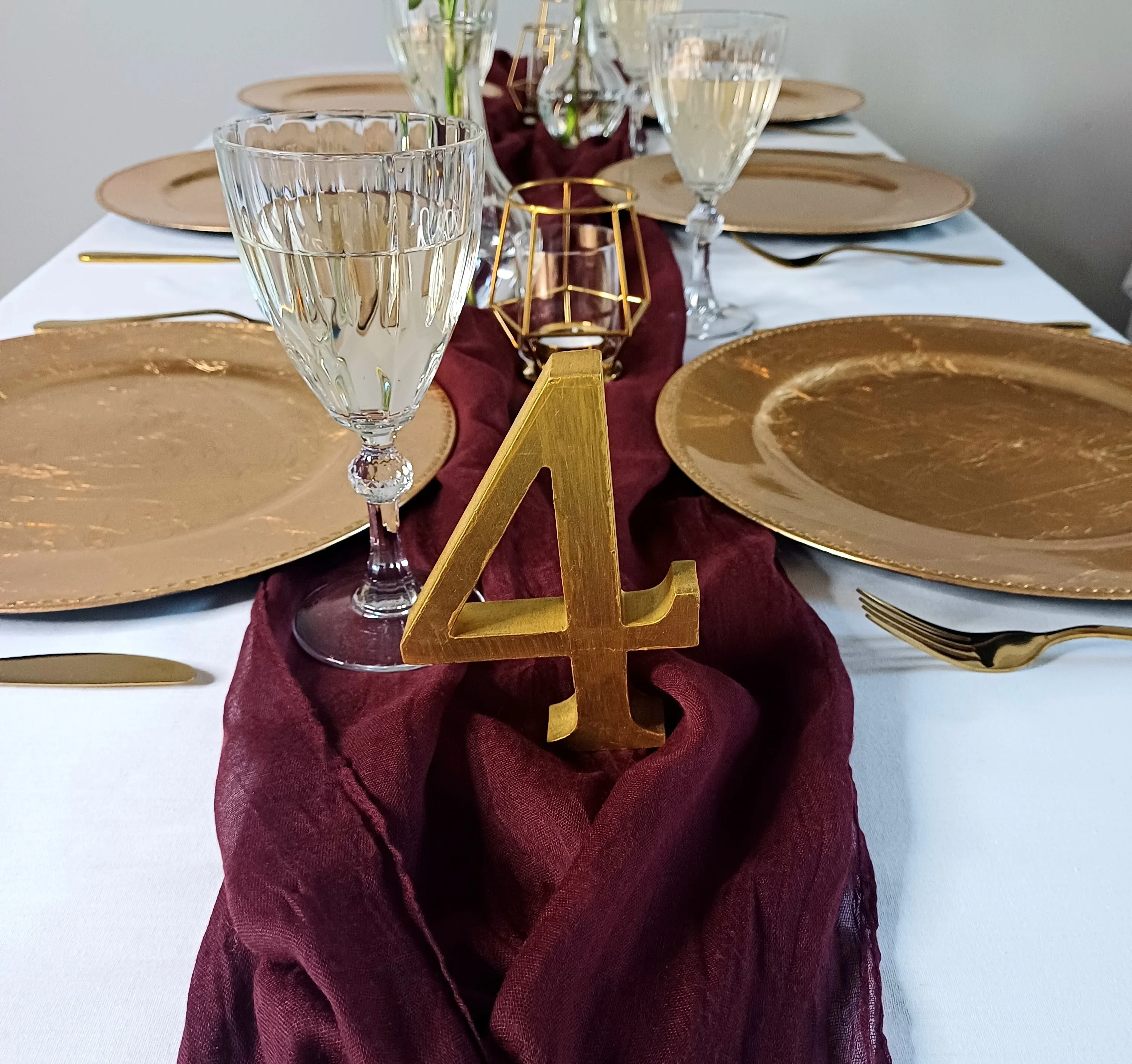 Tummanpunainen kaitaliina