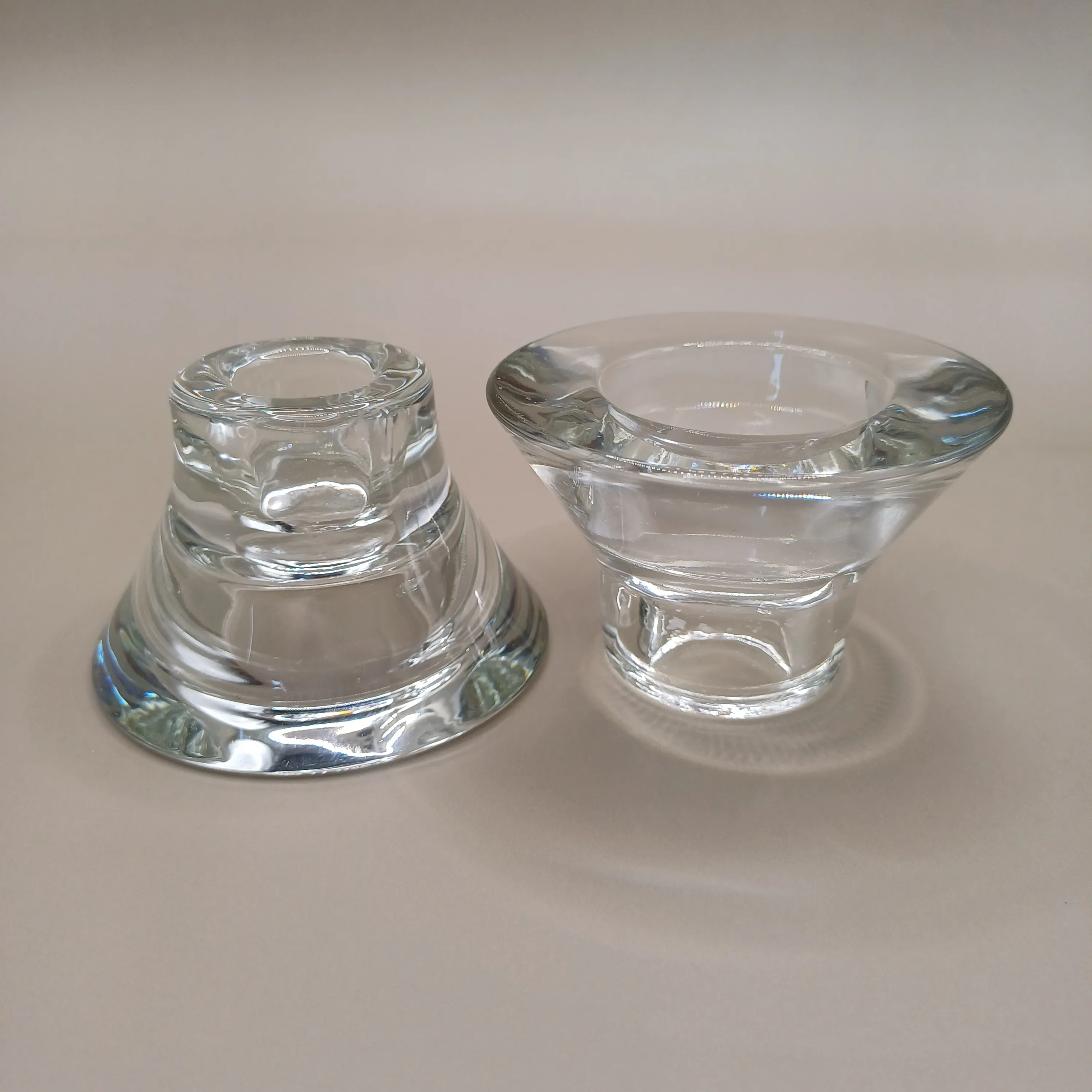 Kynttilänjalka tuikulle ja kruunukynttilälle, lasi