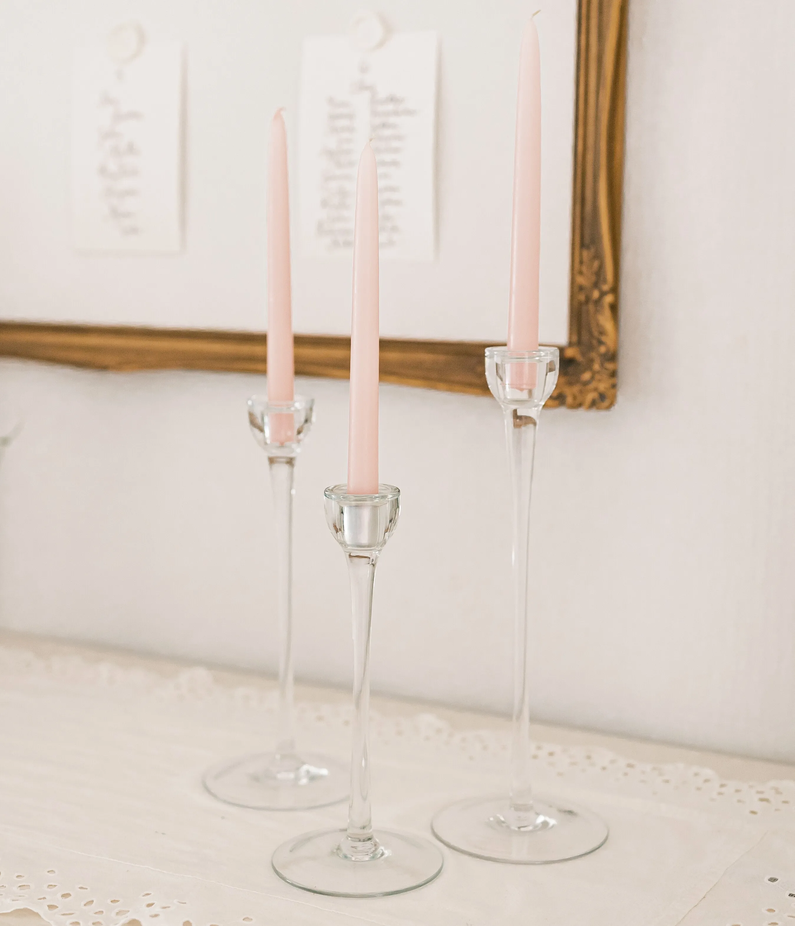 Lasisia kynttilänjalkoja kruunukynttilälle