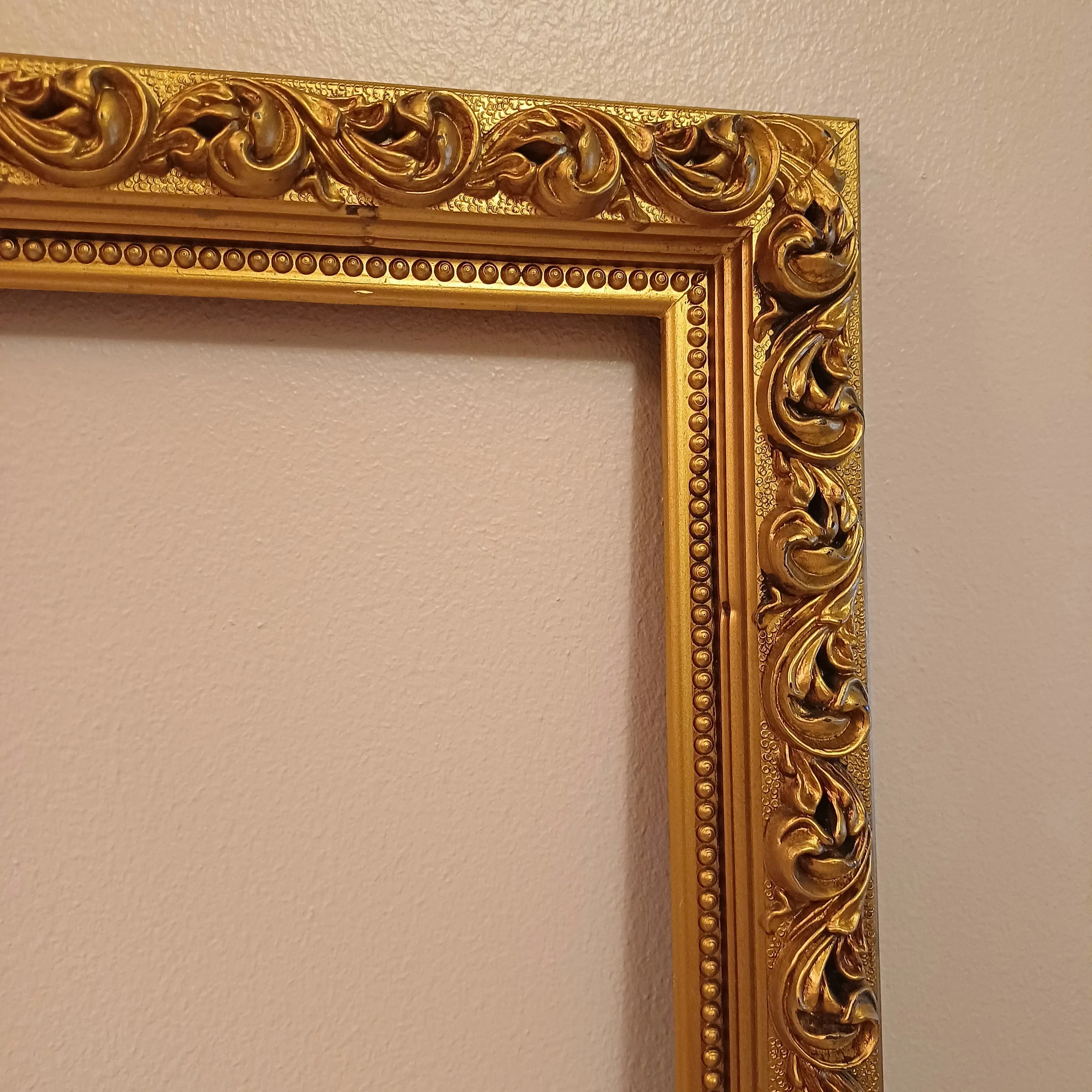 Kultaiset kehykset 59x78cm