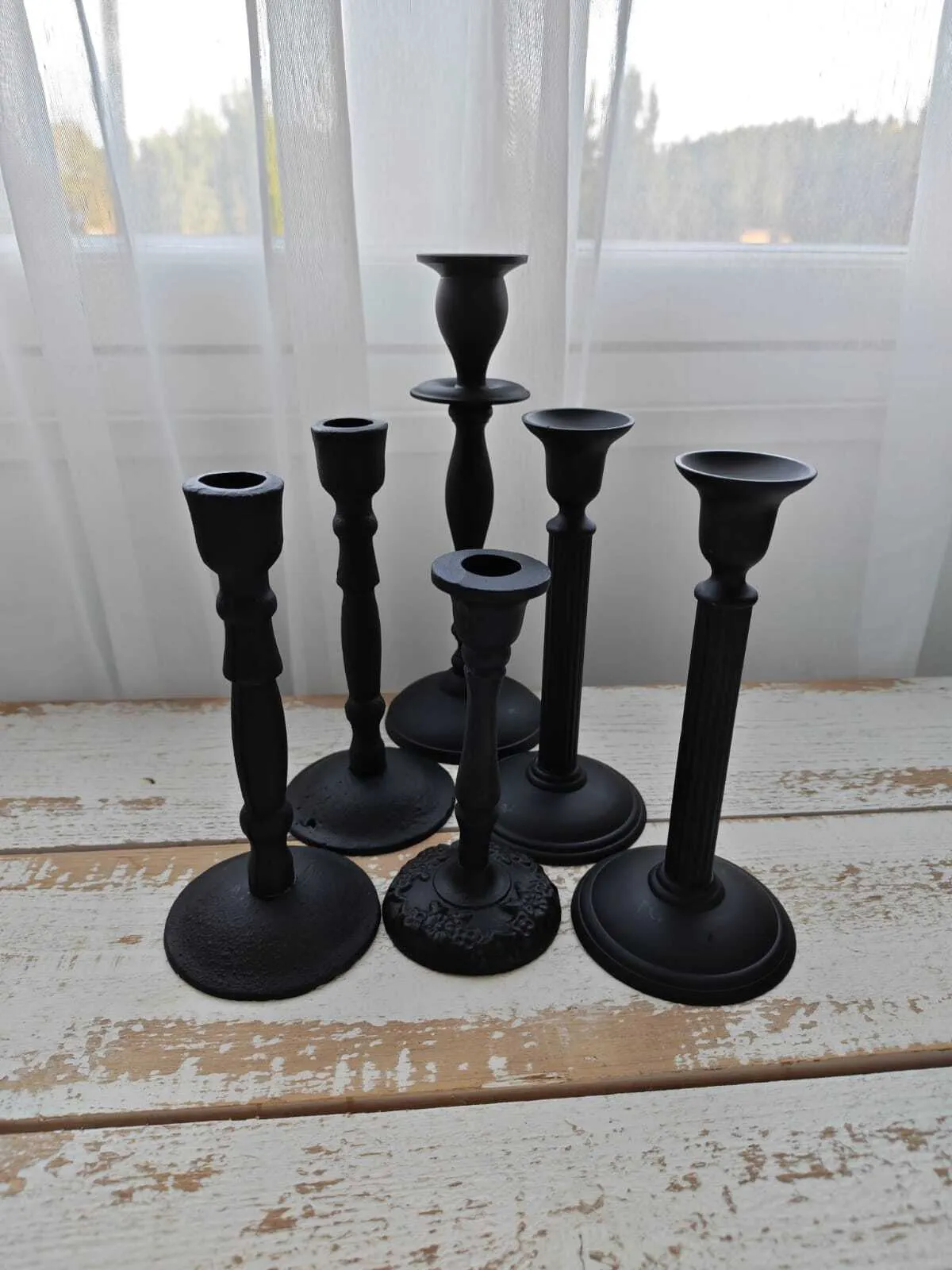 Kynttilänjalat, mustat