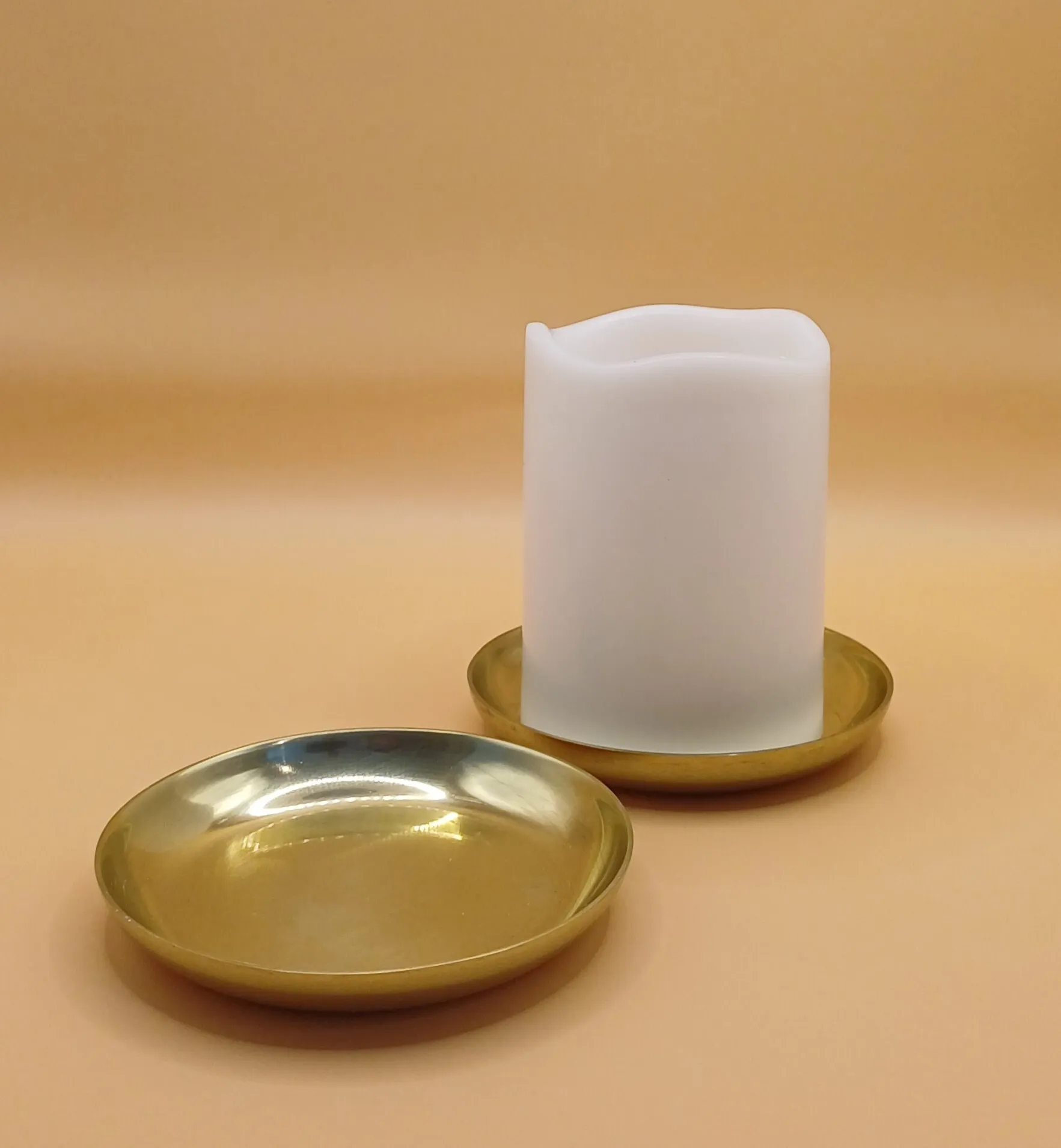 Kultainen pieni lautanen