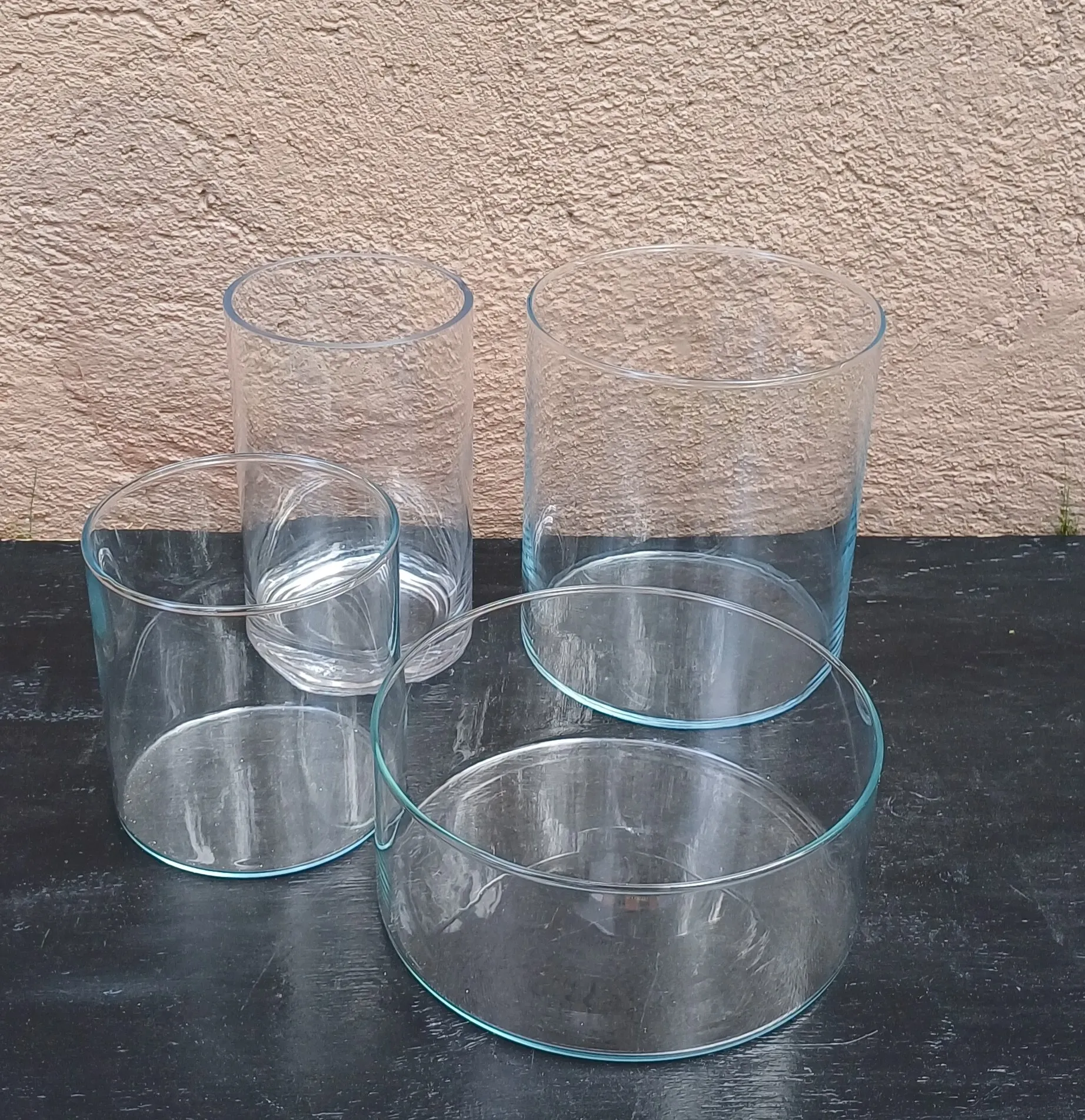 Erikokoisia sylintereitä