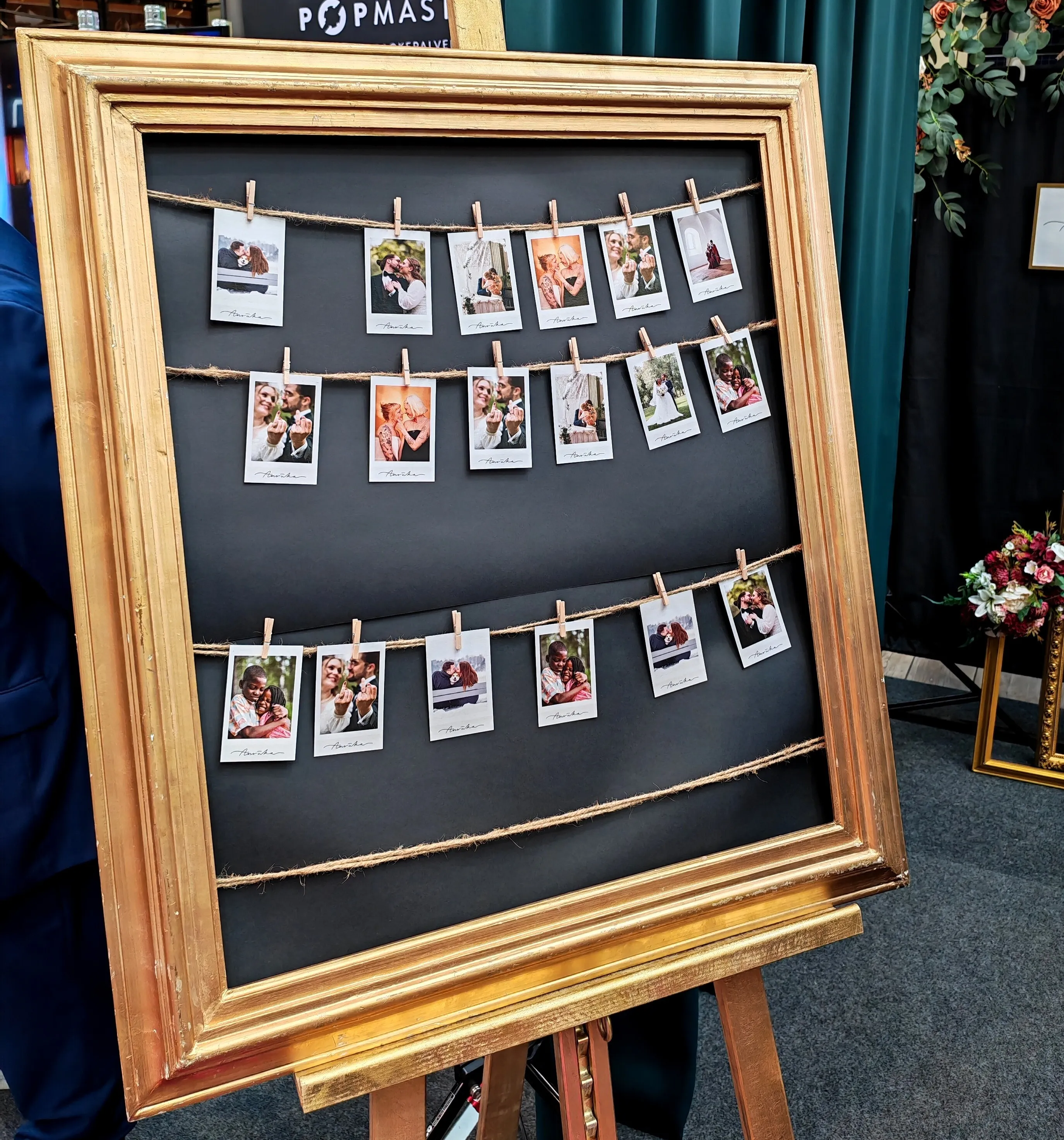 Kultaiset kehykset juuttinaruilla