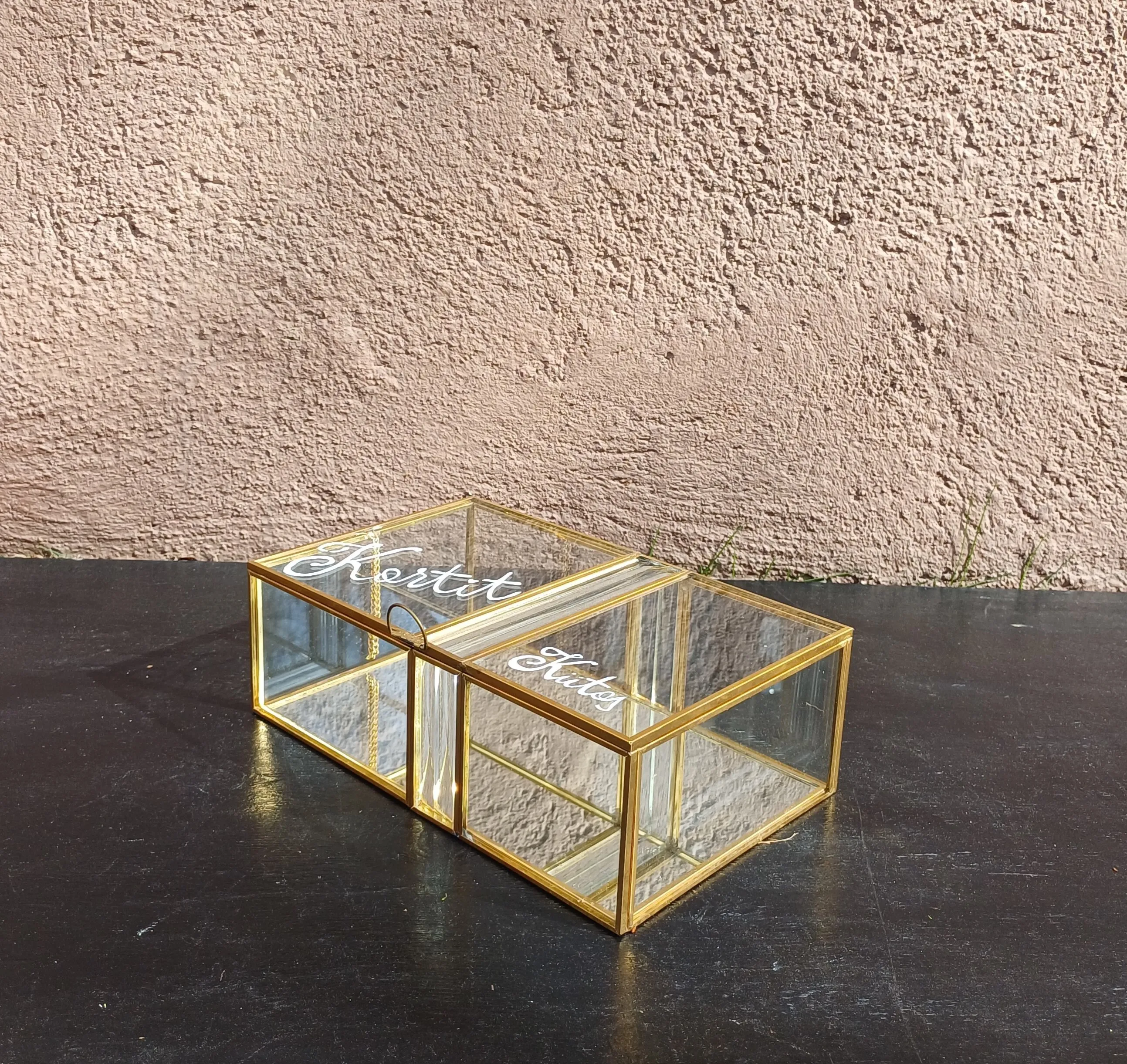 Matala korttilaatikko