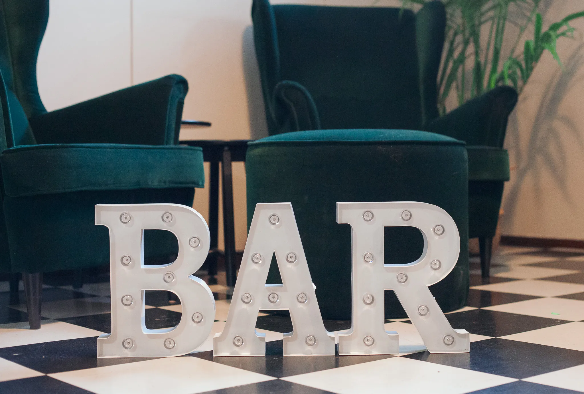 BAR valokirjaimet, metalli