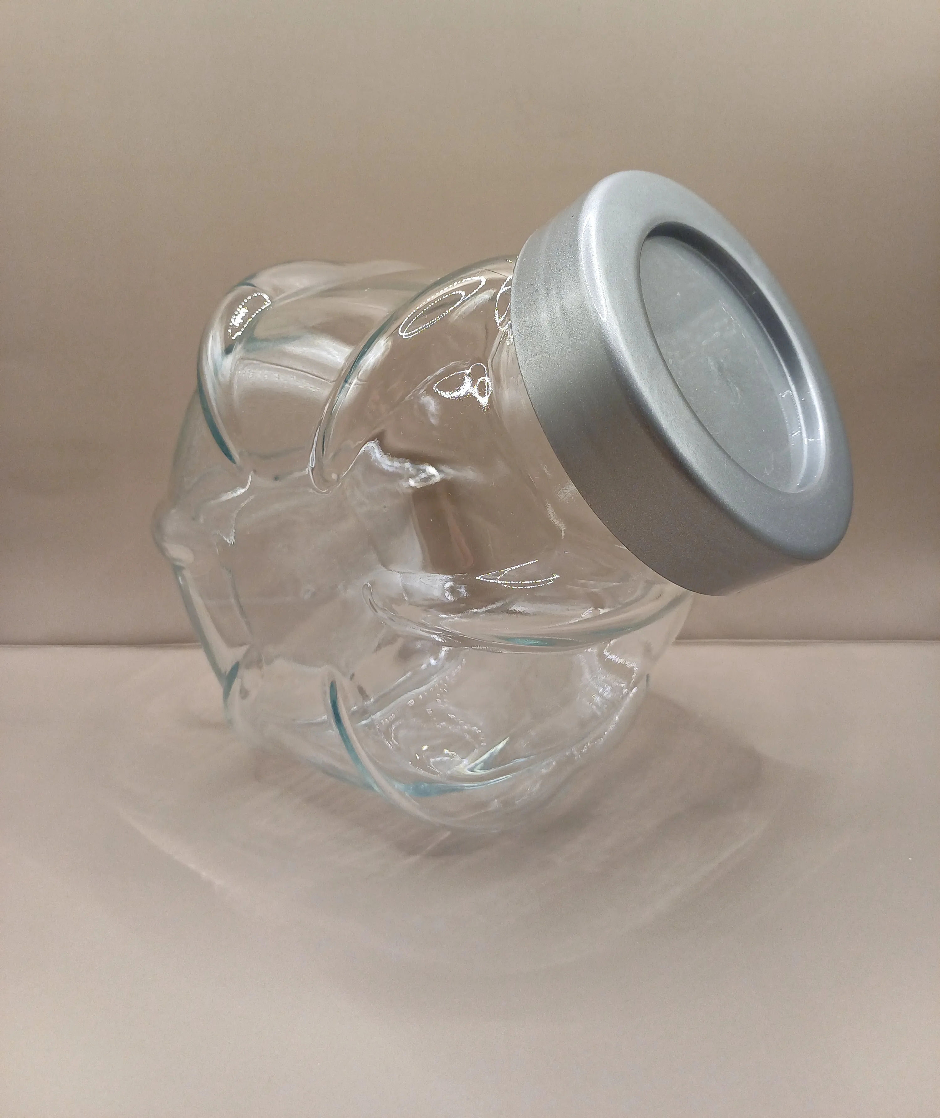 Karkkiastia kannella