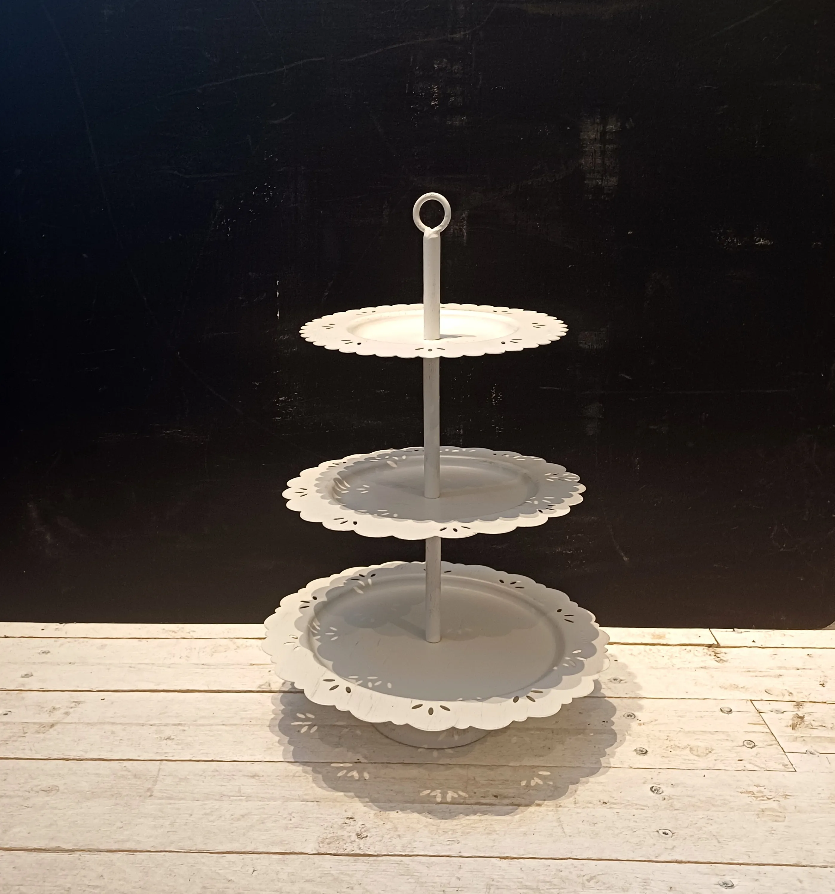 Kerrostarjottimet, valkoinen