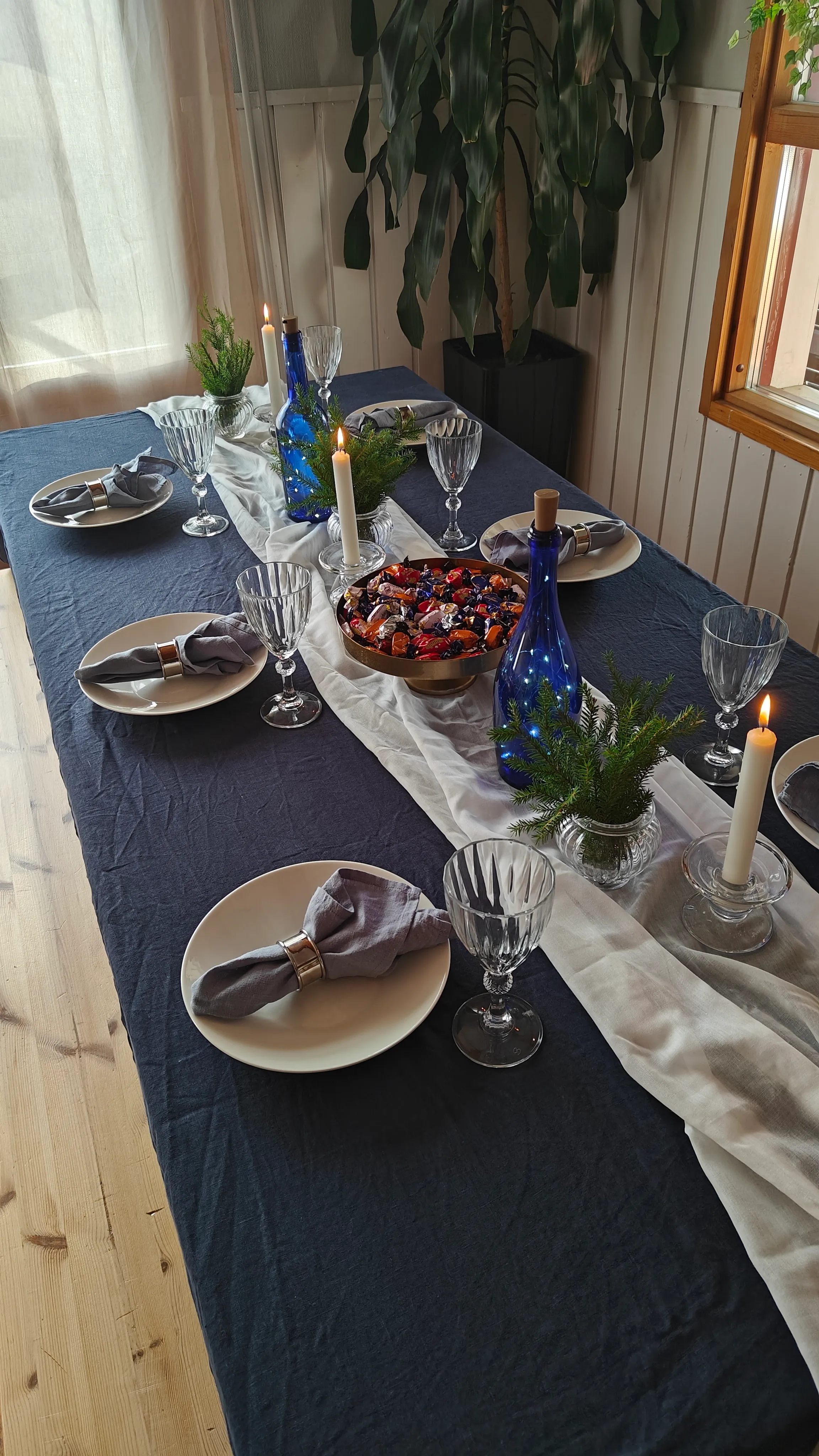 Pöytäliina, tummansininen