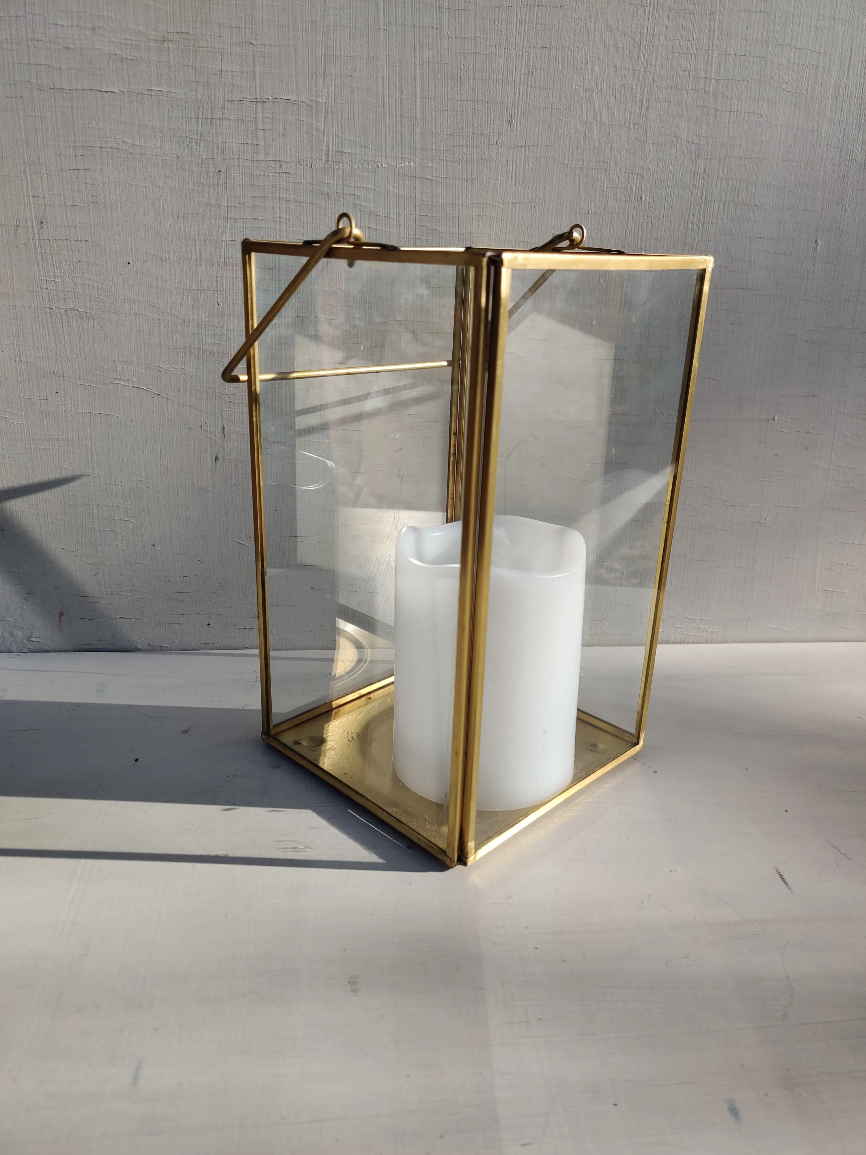 Kultainen suorakulmainen lyhty