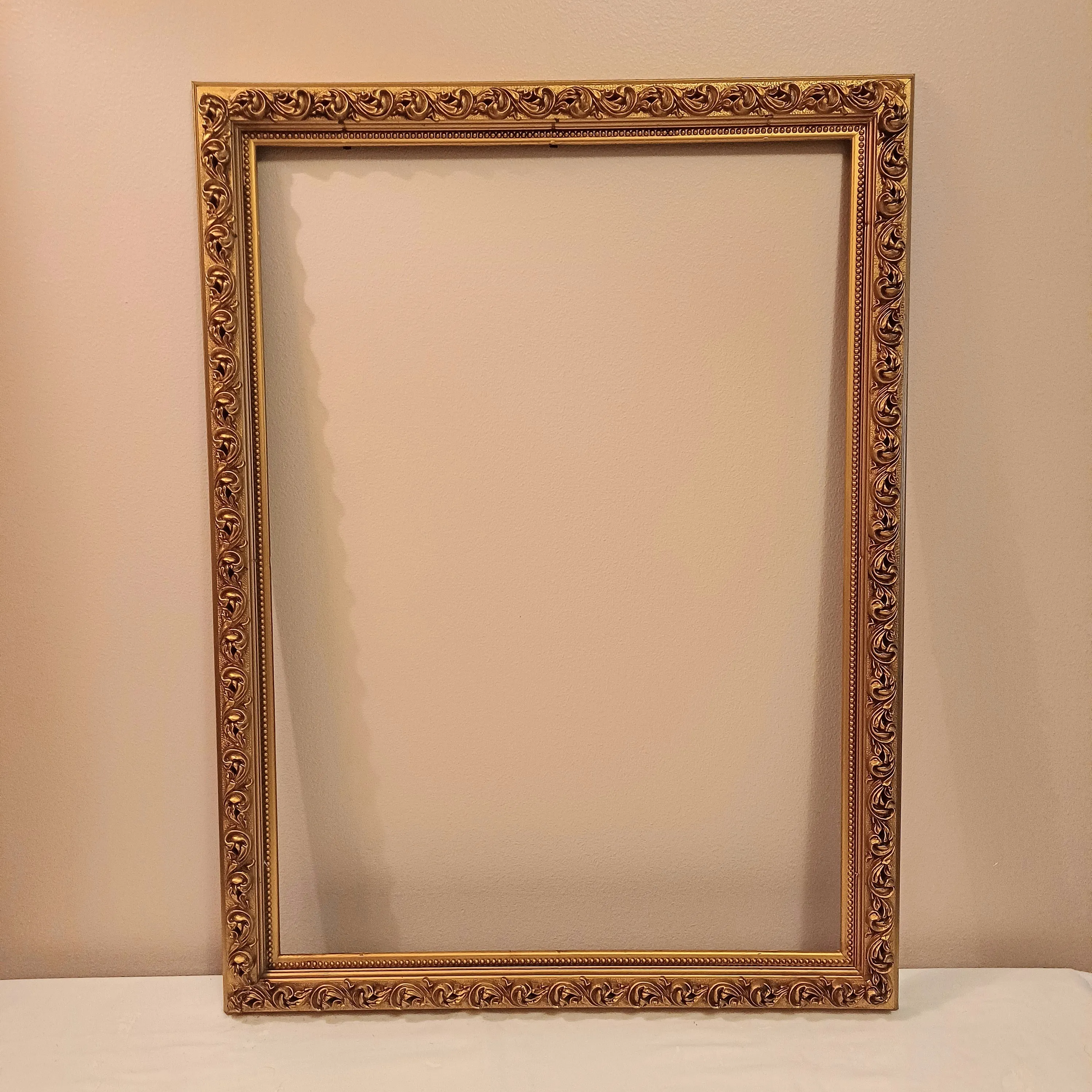 Kultaiset kehykset 59x78cm