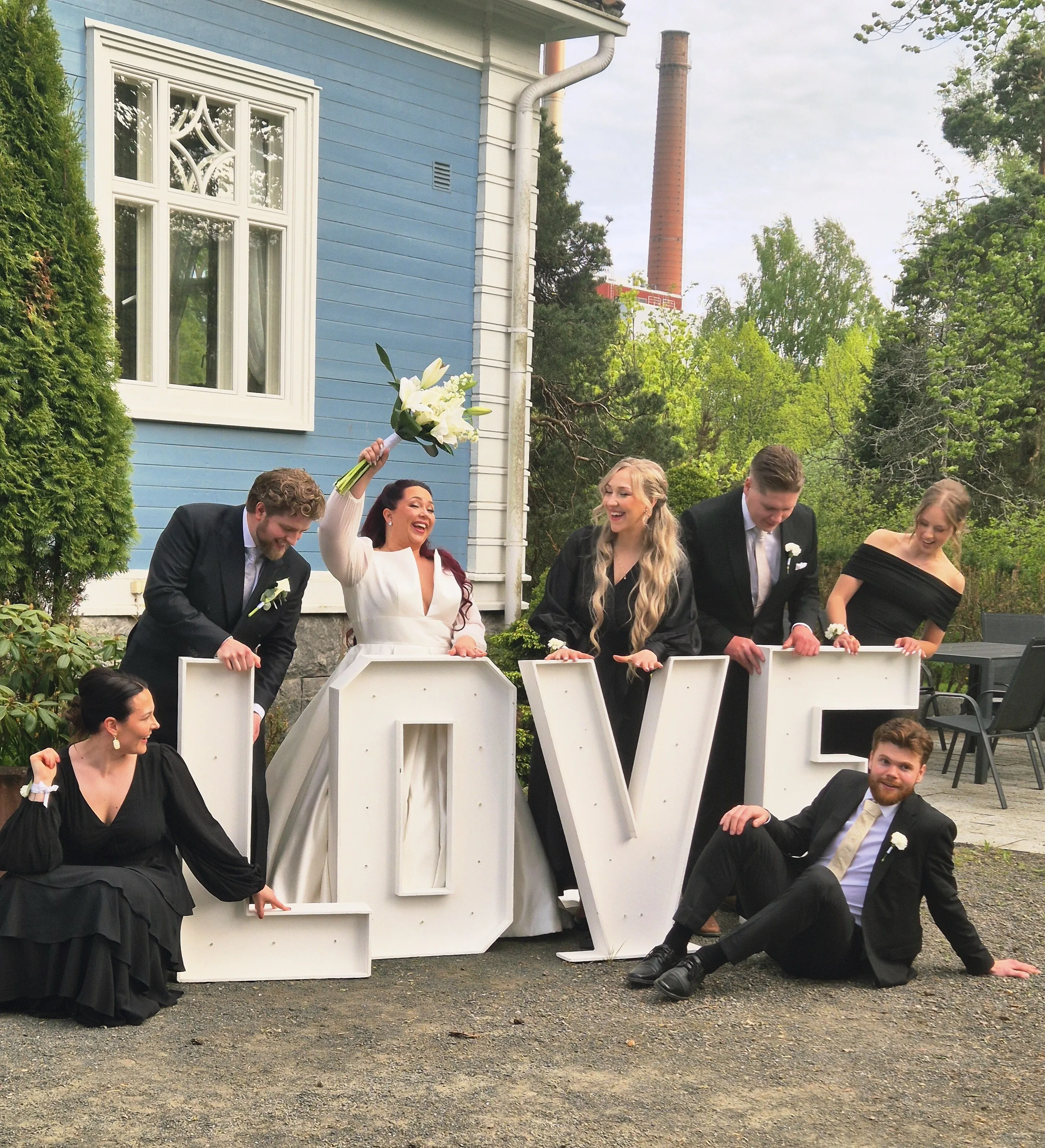 1 metrin korkuiset LOVE kirjaimet