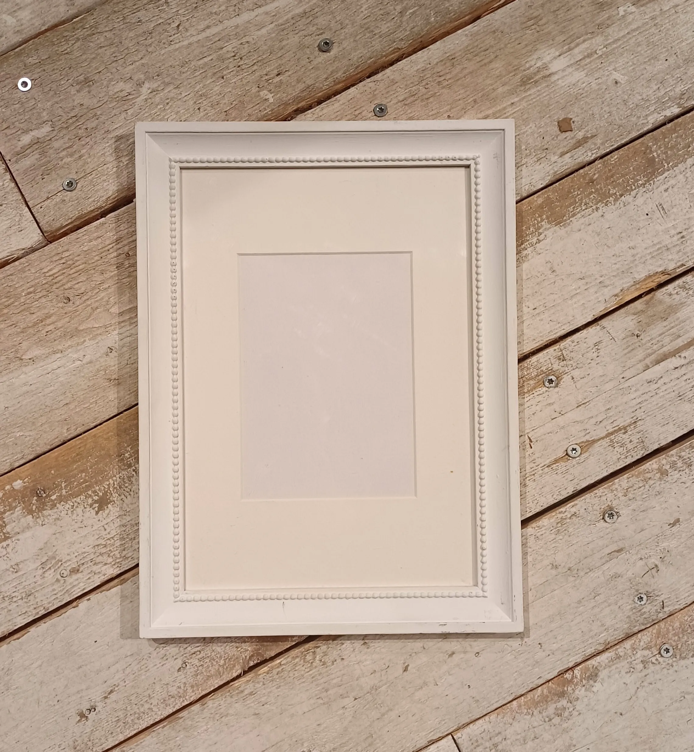 Valkoiset kehykset 18x24cm