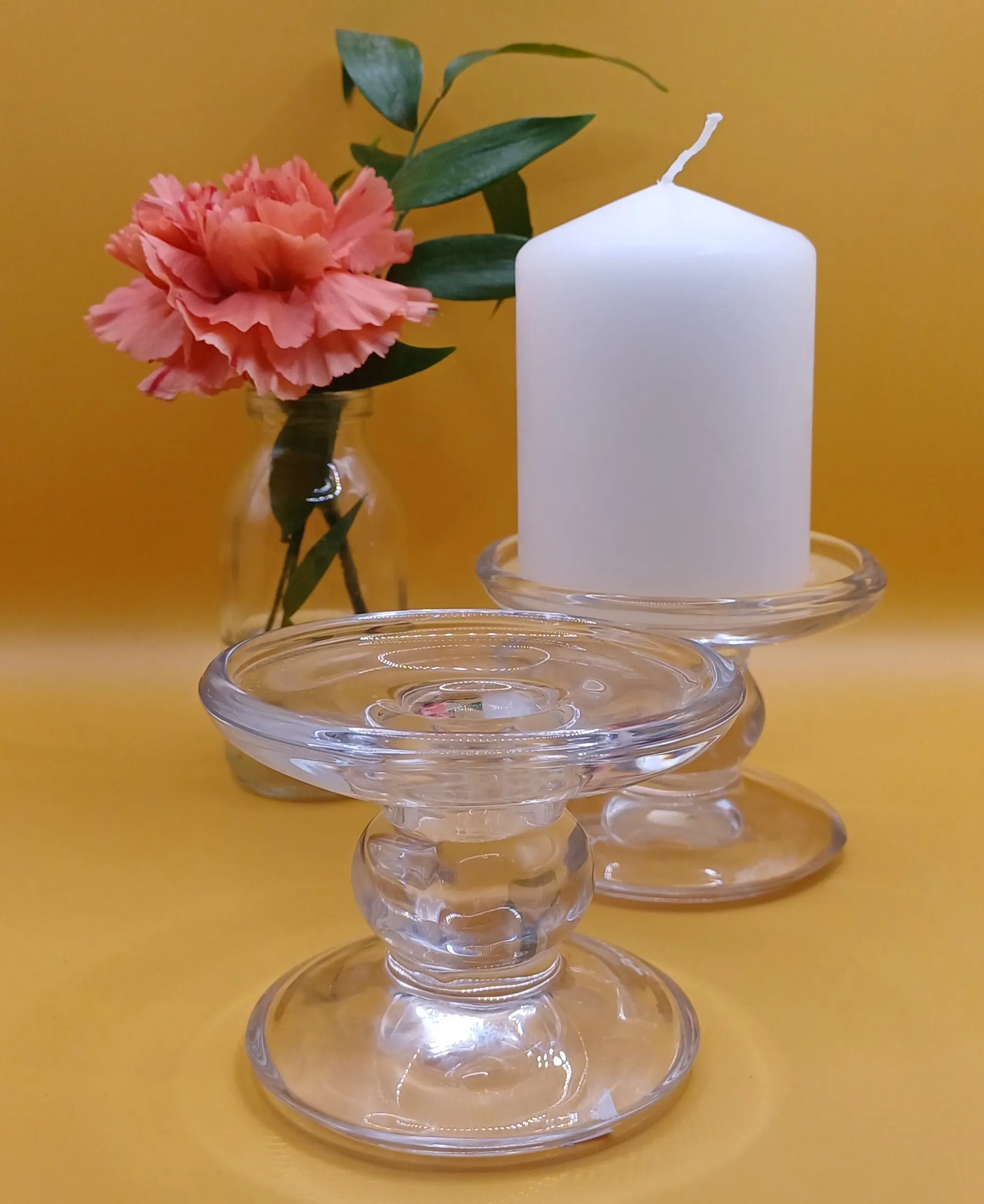 Lasinen kynttilänjalka pöytäkynttilälle