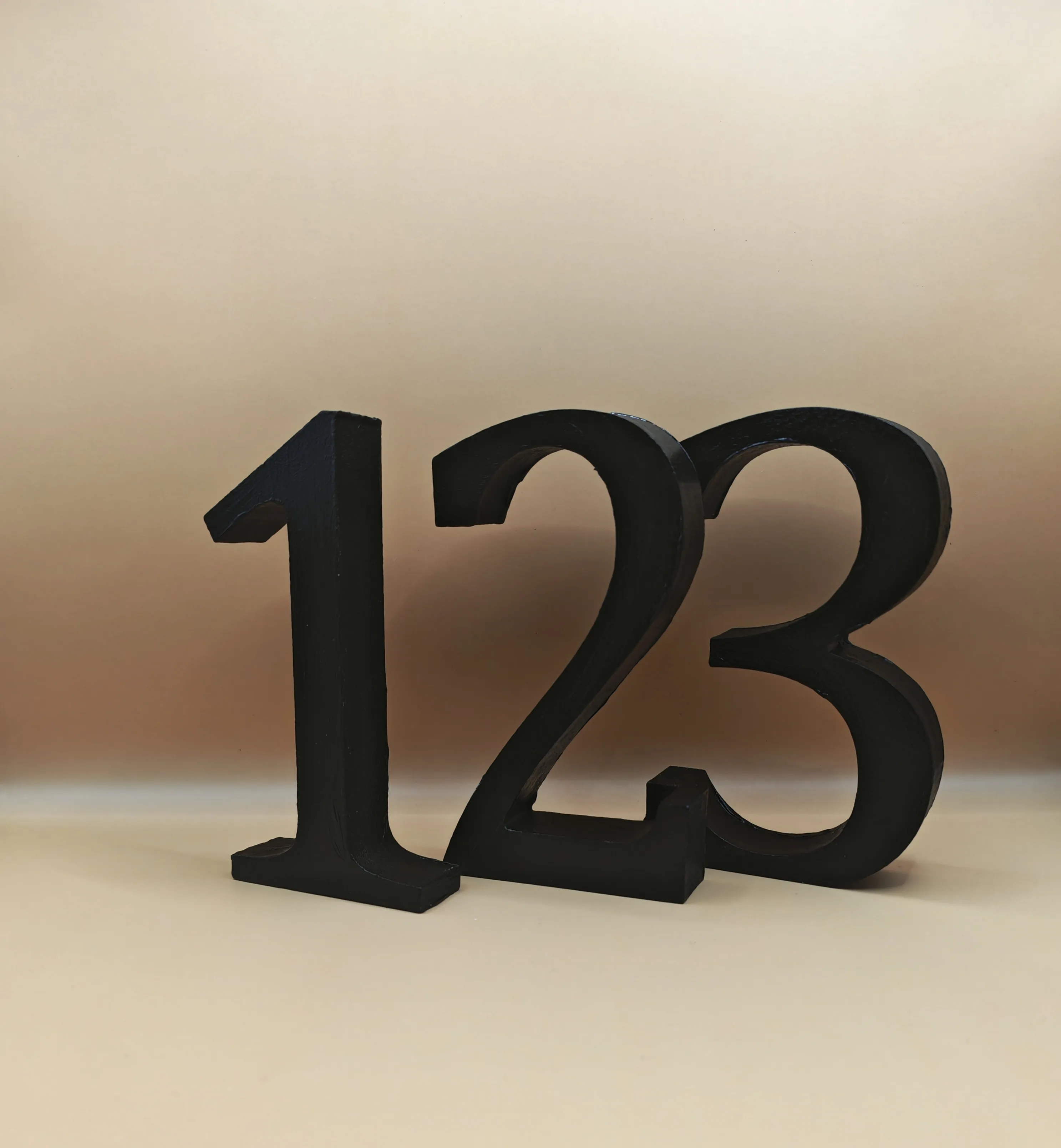 Pöytänumerot 1-6, musta