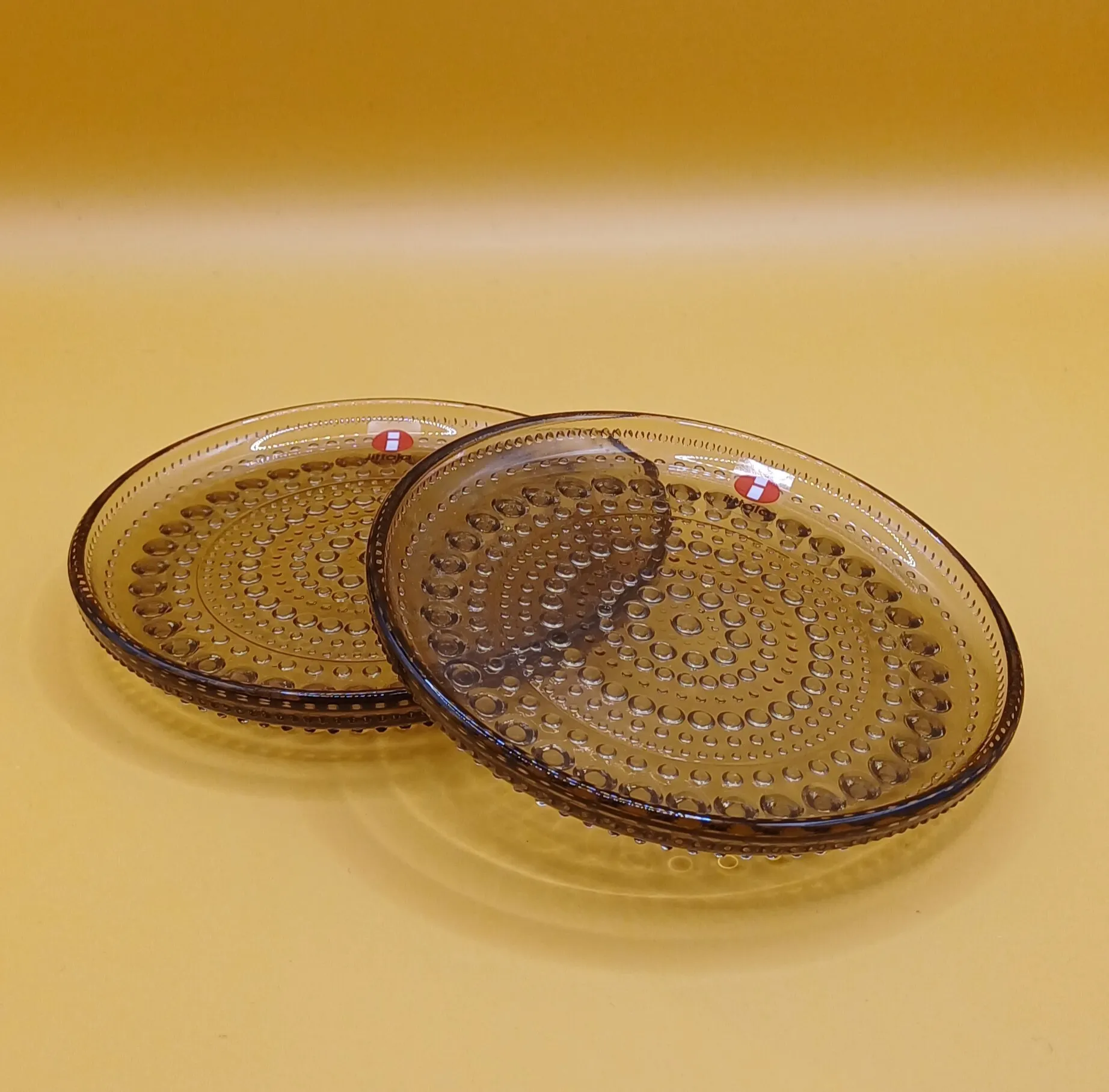 Pieni kastehelmi lautanen