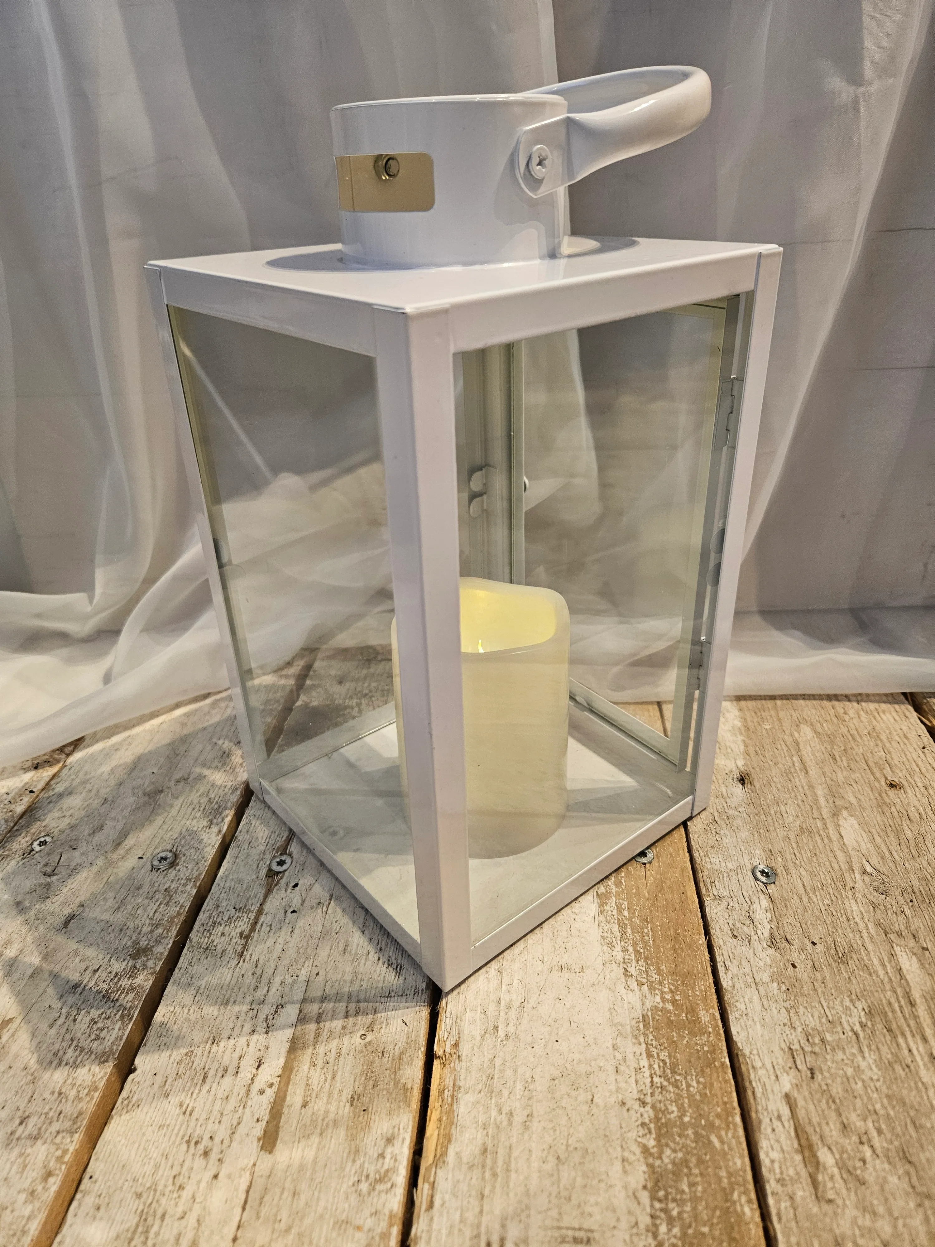 Valkoinen lyhty, isompi