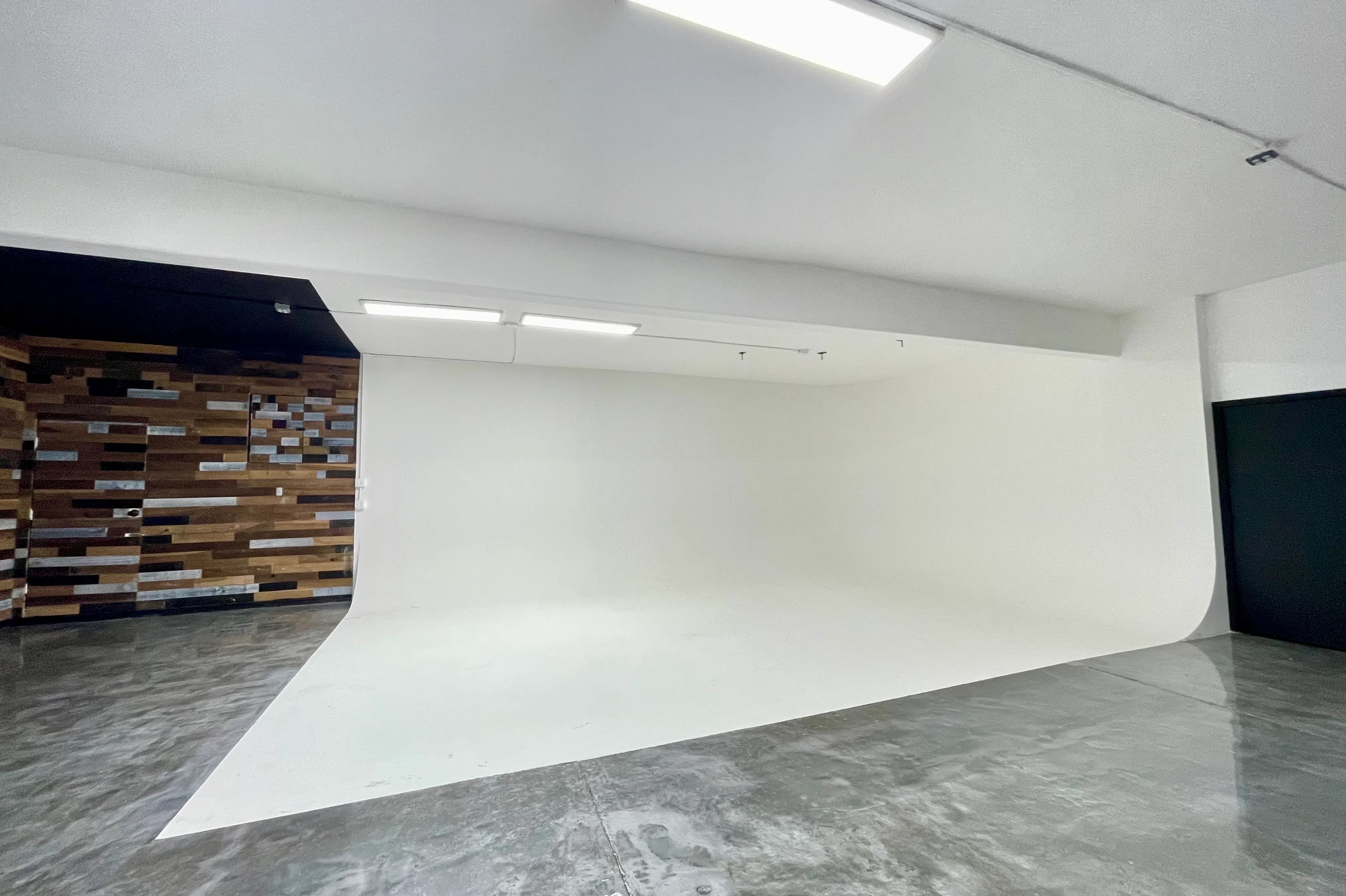 Creative Shooting Space / Studio