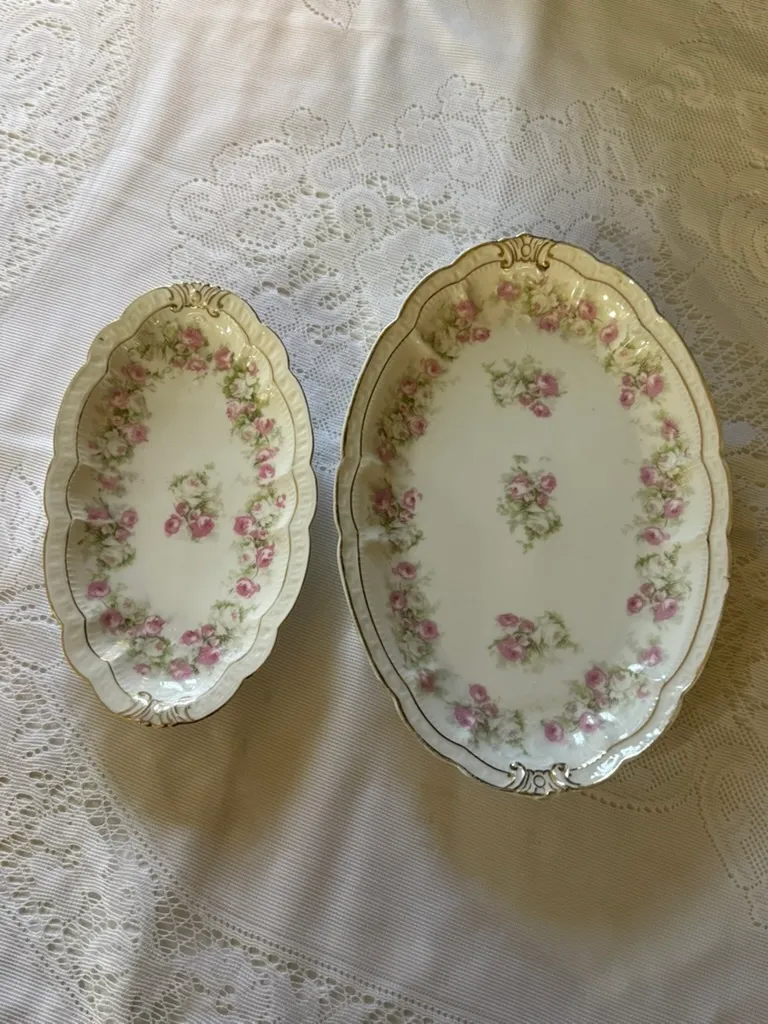 Vinage Floral Tray Set