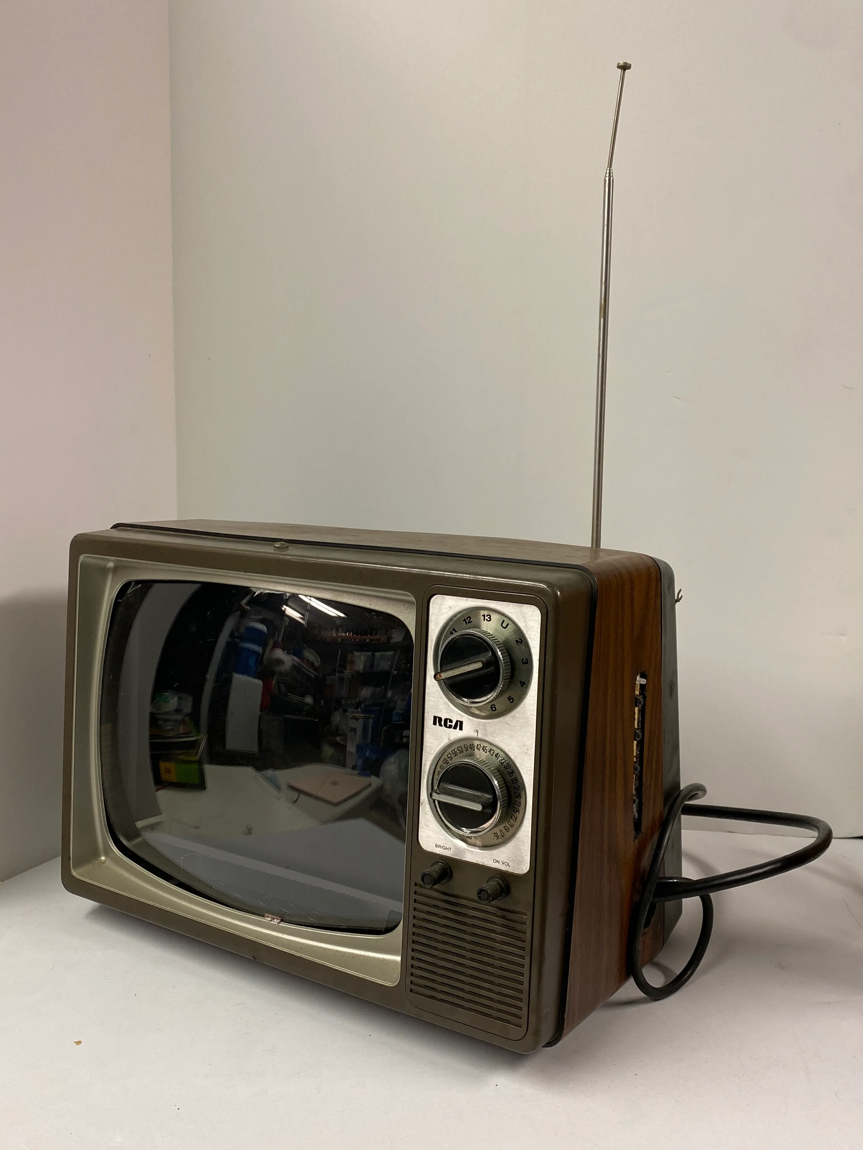 1984 RCA CRT TV
