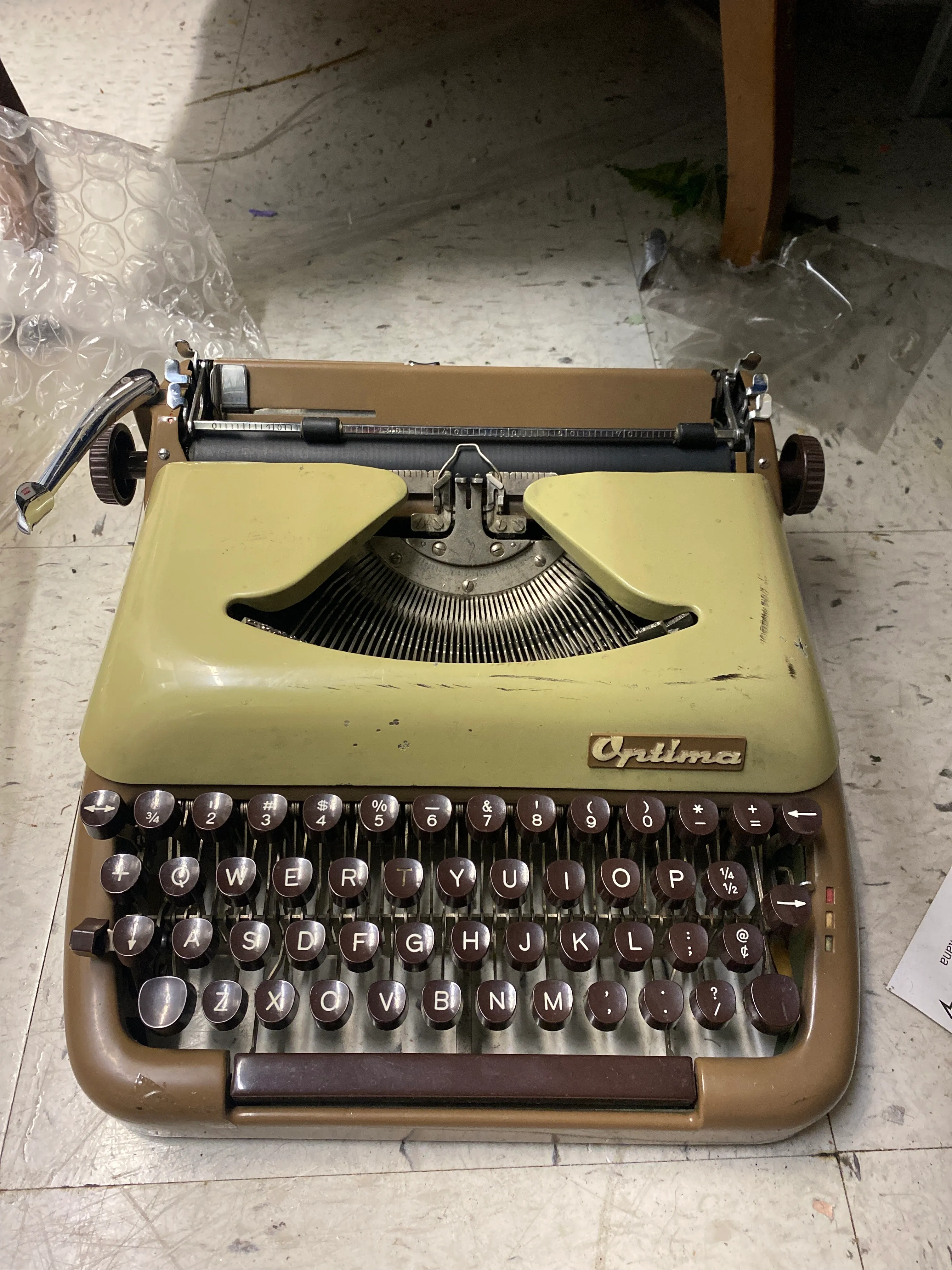 Optima Super Typewriter 