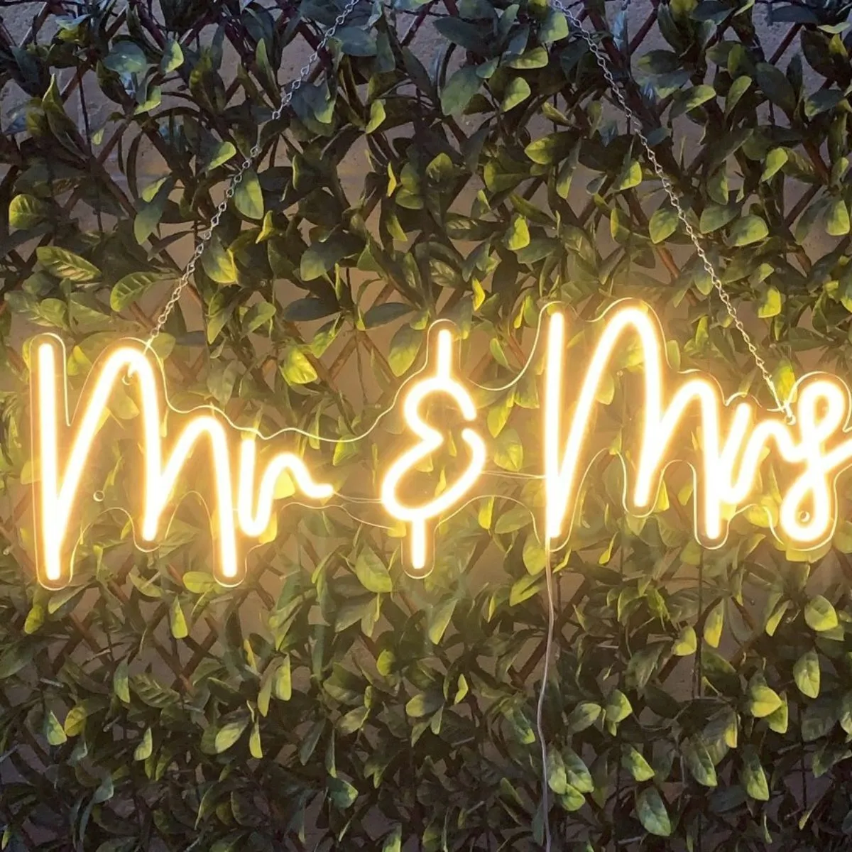 Mr & Mrs - Neon Sign