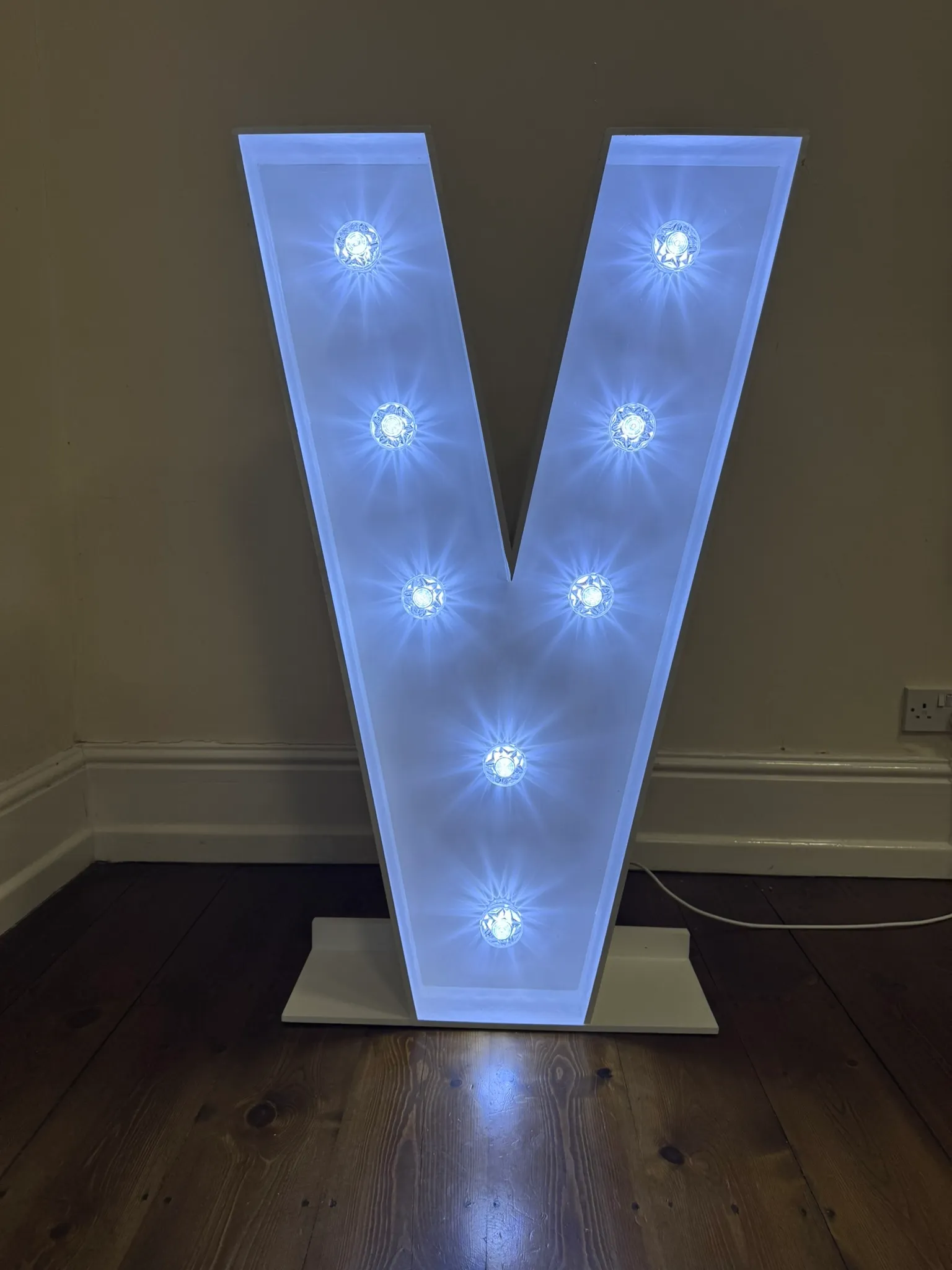 Light Up Letter - V