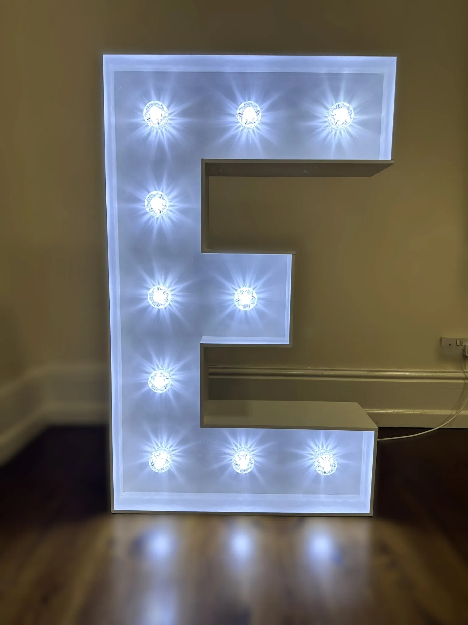Light Up Letter - E