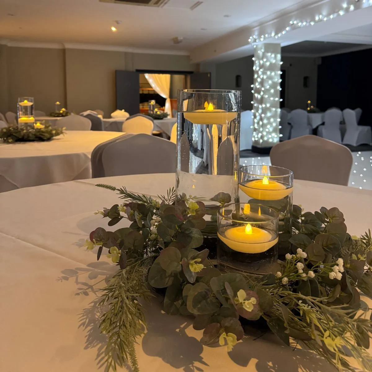 Floating Candle Vase Trio With Wreath For Hire