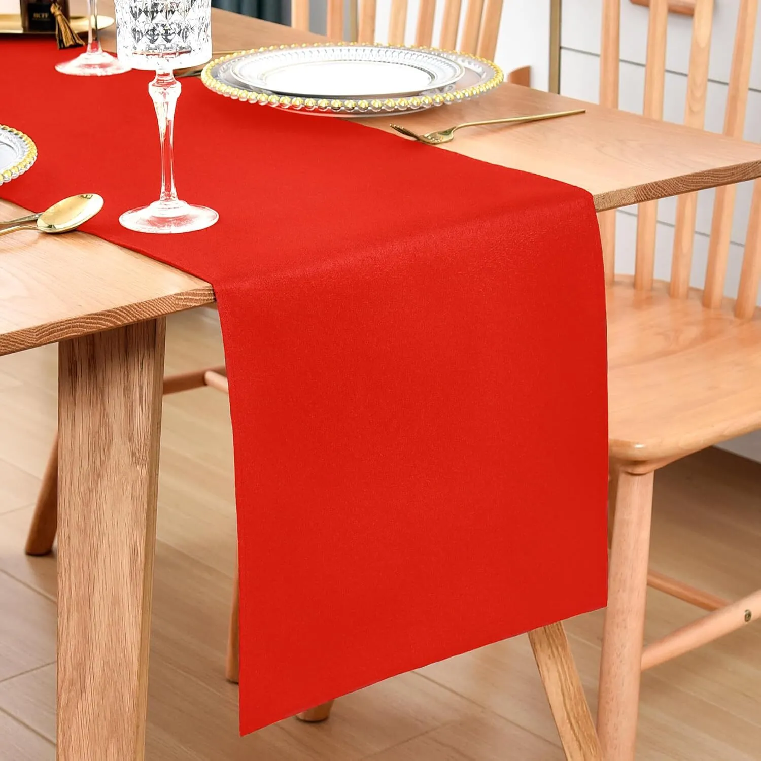 Table runner (red)