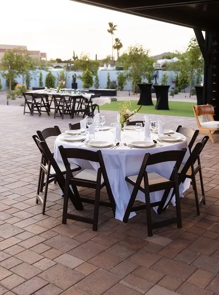 White tablecloths (round) 120"
