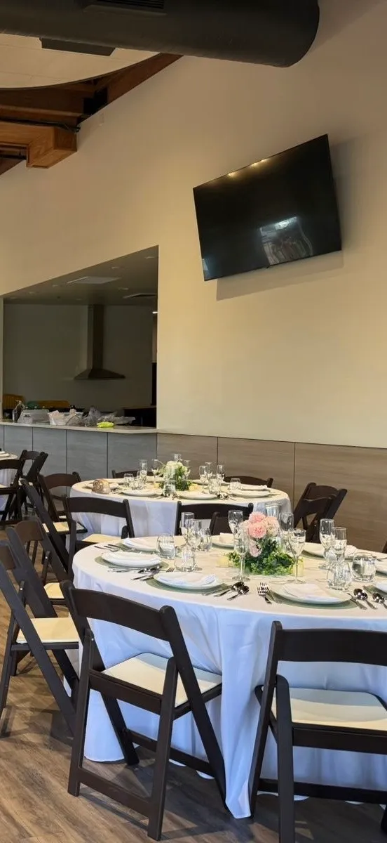 Round banquet tables (60")