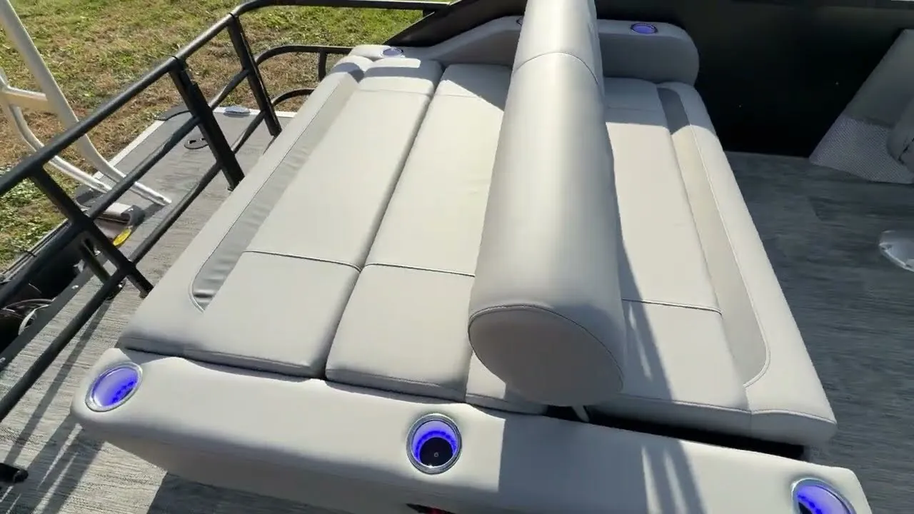 Pontoon Bentley 22' 140hp, Seats 15