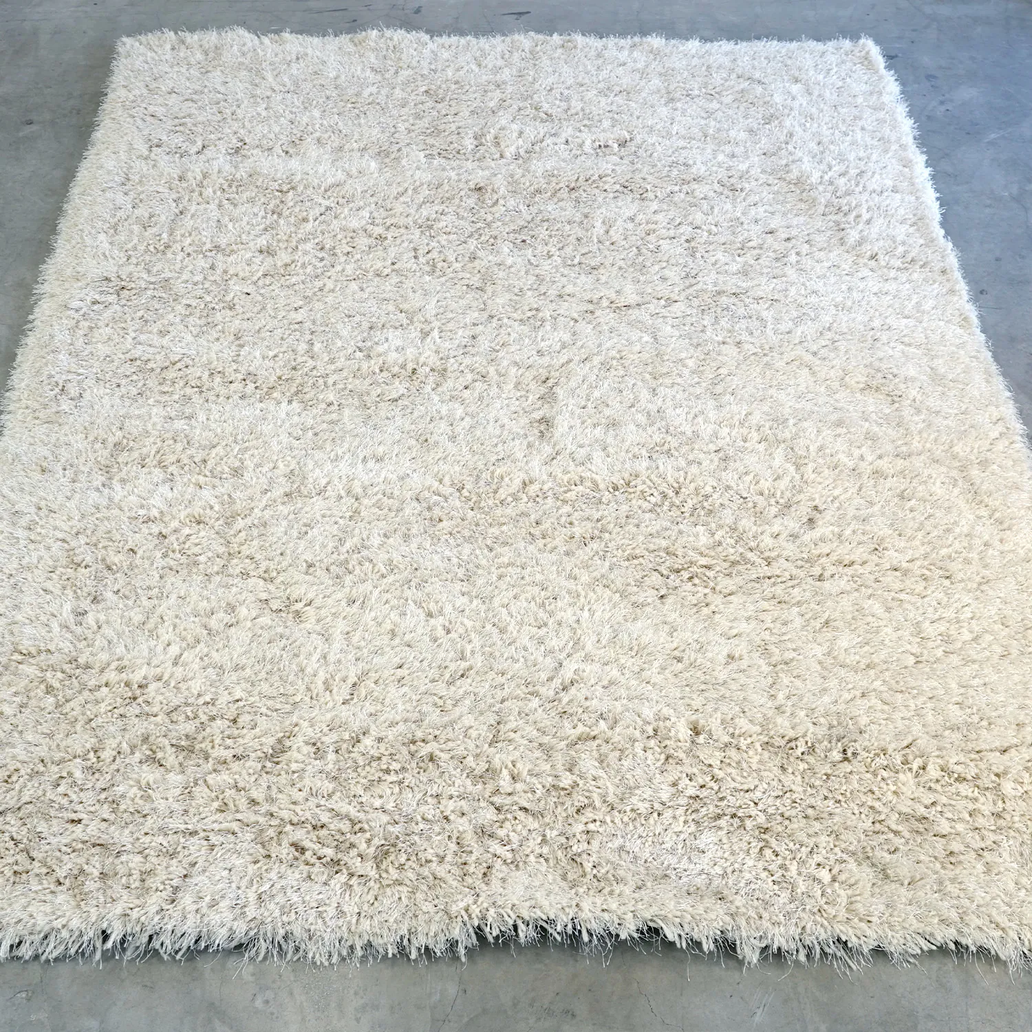 White Shaggy Carpet