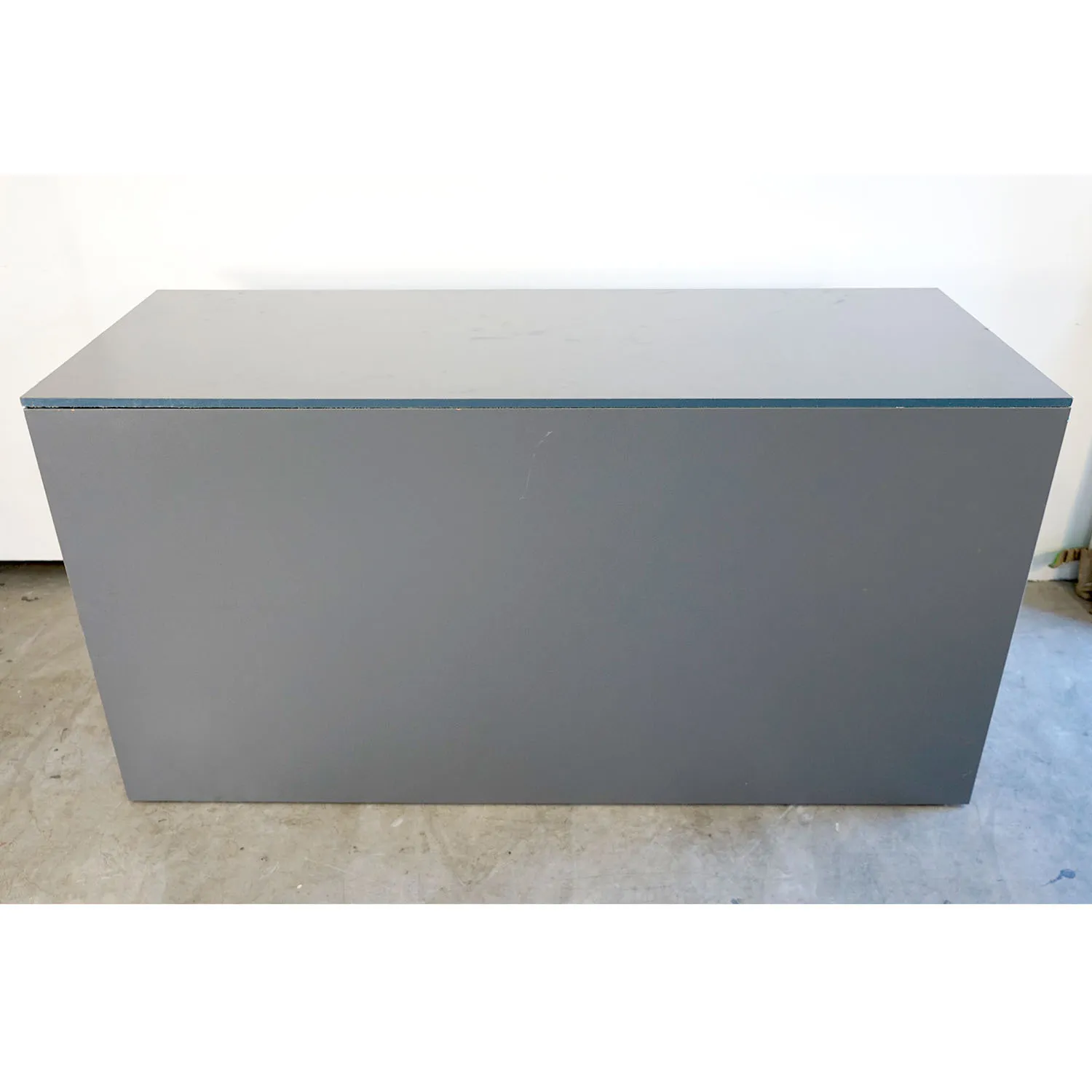 Grey Surface for Counter