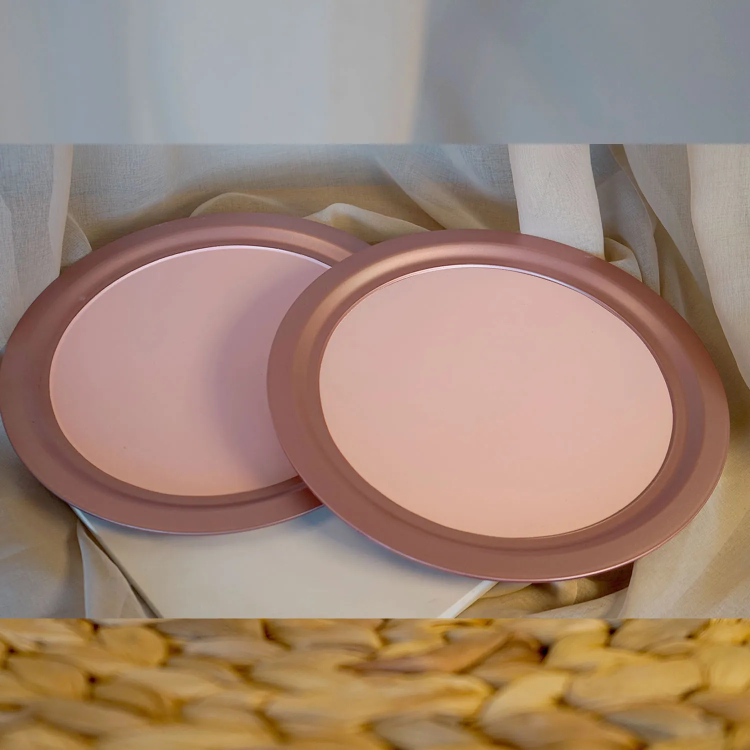 pink trays